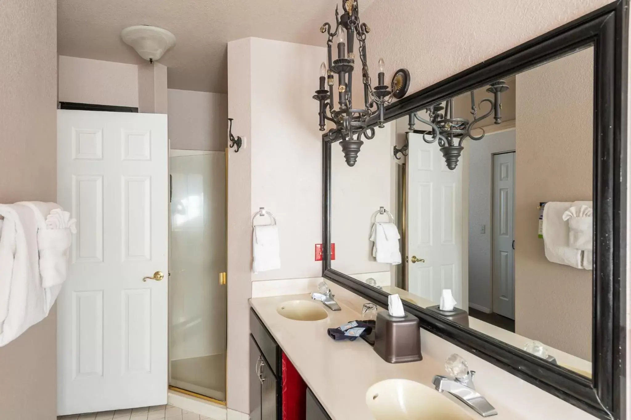 Bathroom in Whispering Creek Bed & Breakfast