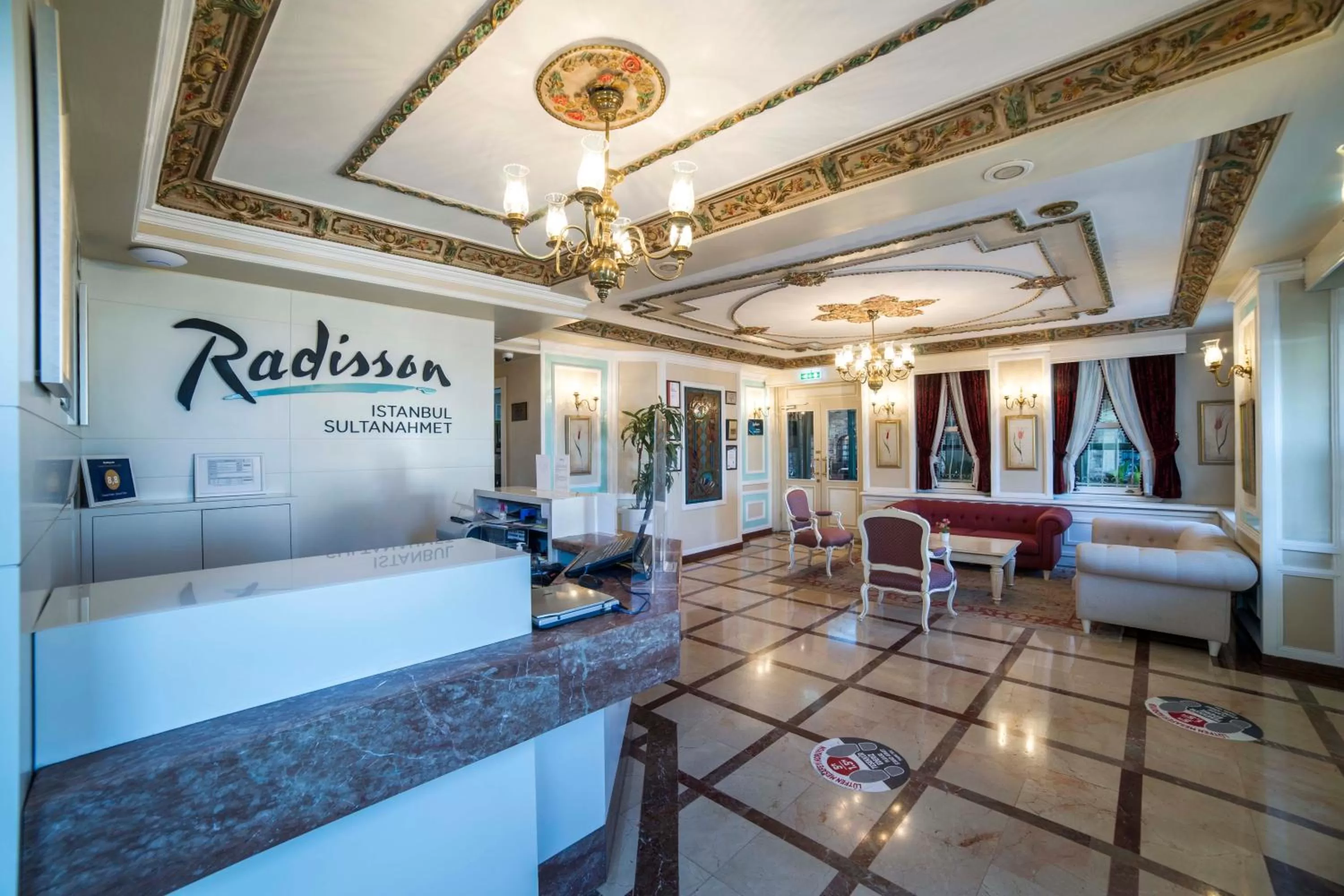 Facade/entrance, Bed in Radisson Hotel Istanbul Sultanahmet