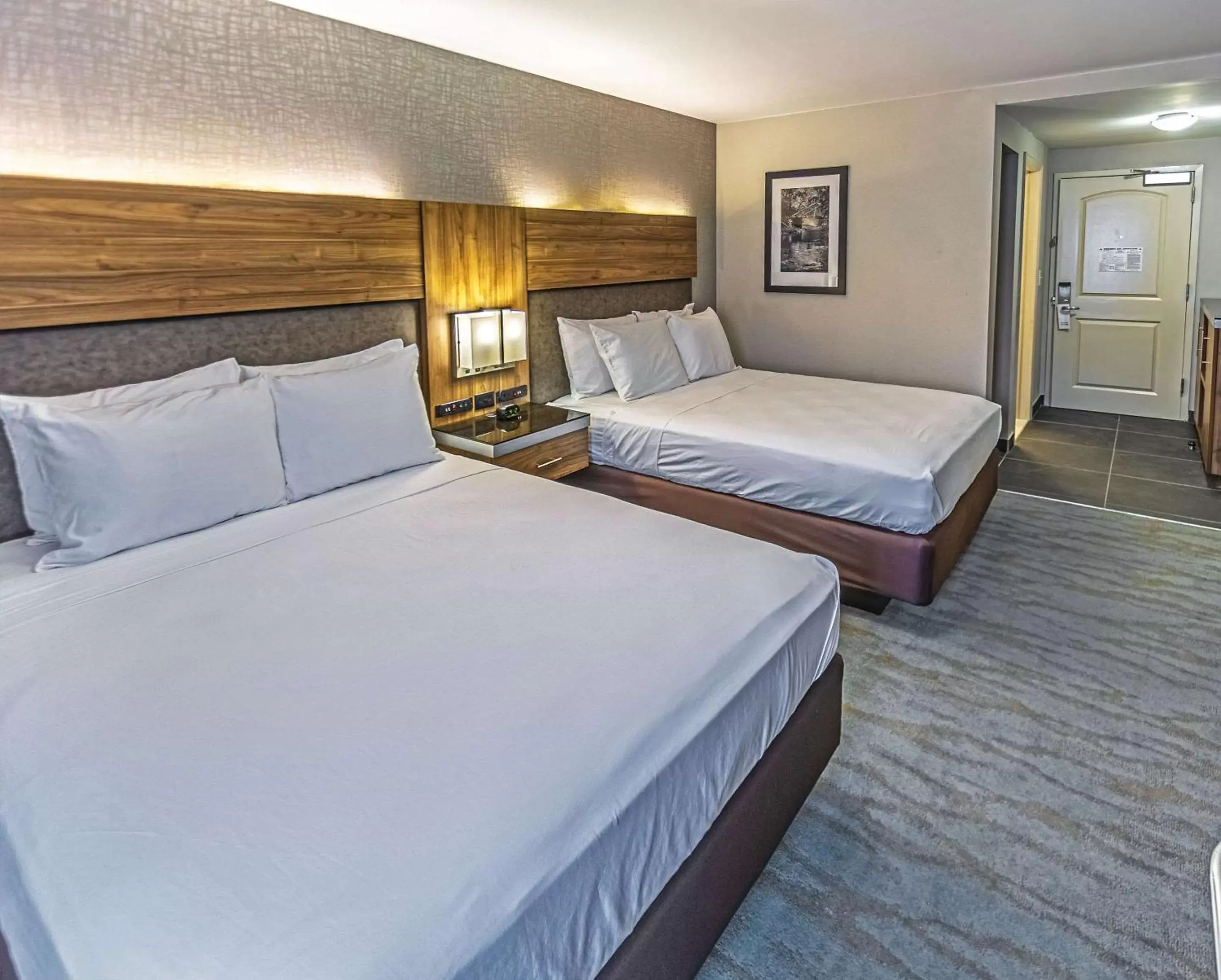 Bed in The Penn Stroud, Stroudsburg - Poconos, Ascend Hotel Collection