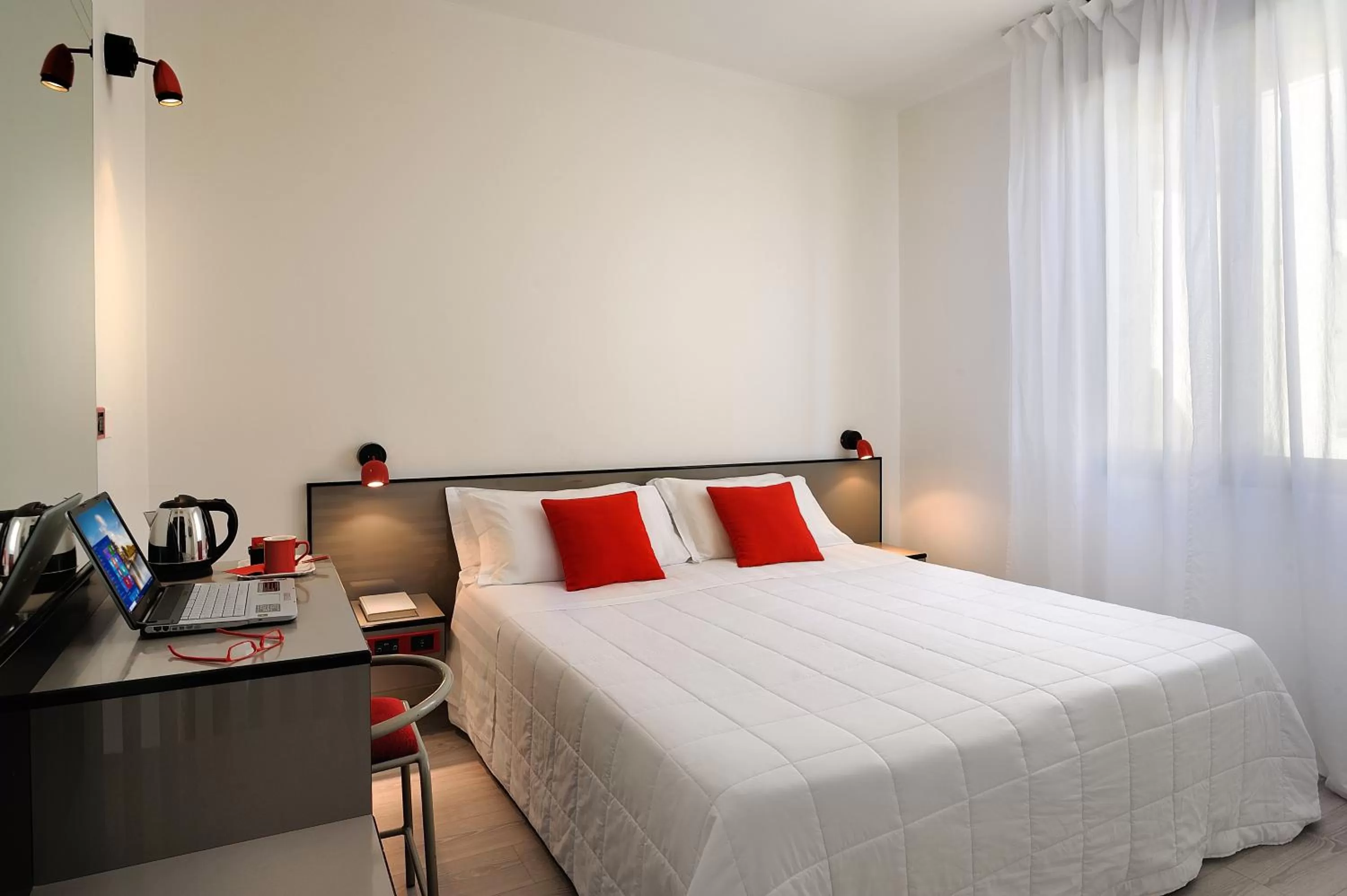 Bedroom, Bed in Hotel Boemia