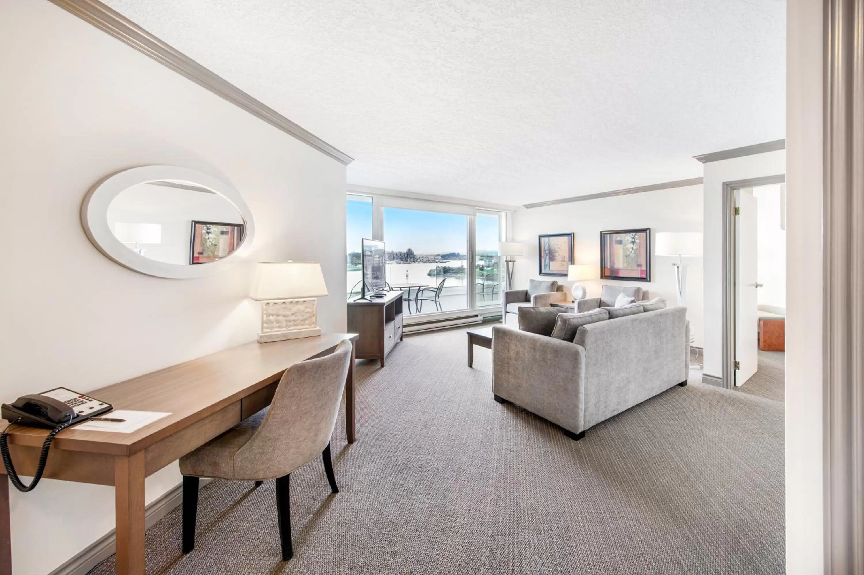 Living room in Victoria Regent Waterfront Hotel & Suites