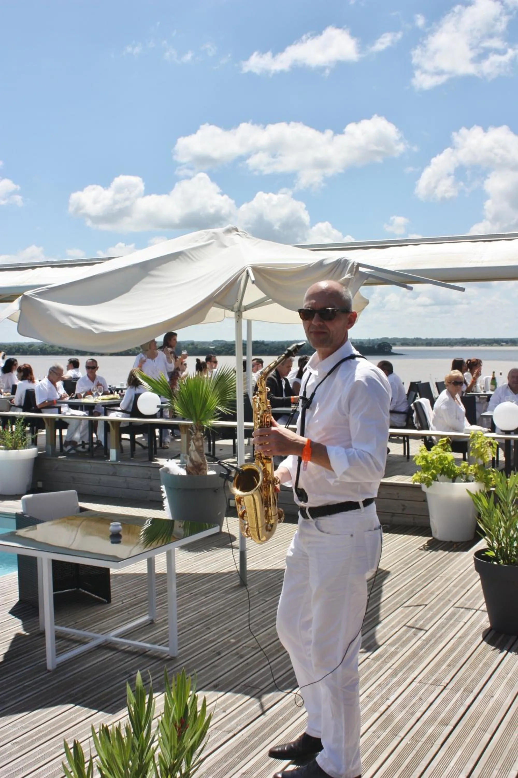 Evening entertainment in Logis Hôtel Restaurant La Citadelle