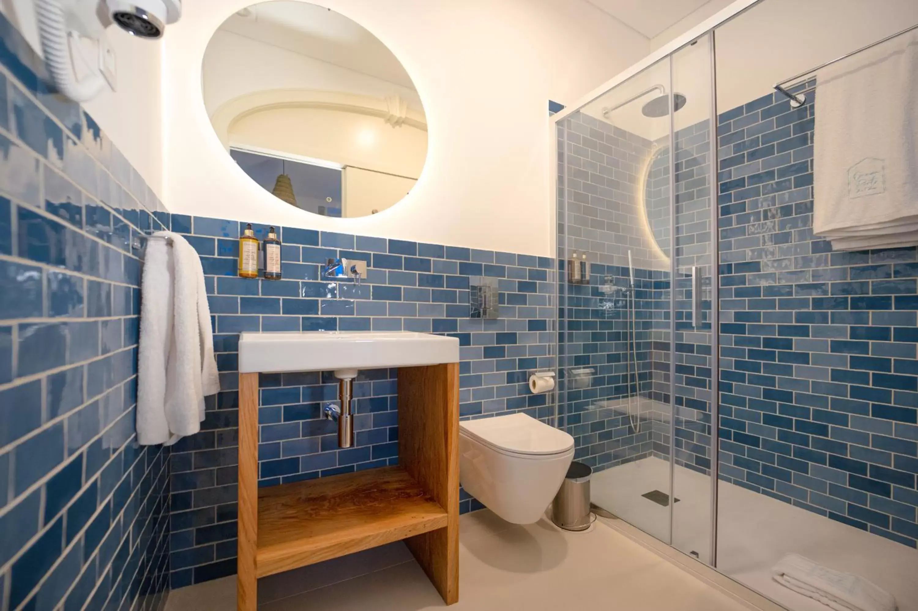 Toilet, Bathroom in Ocean Porto - Beach House