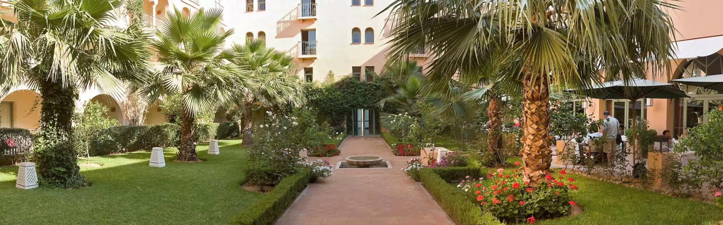 Garden, Property Building in Alhambra Thalasso