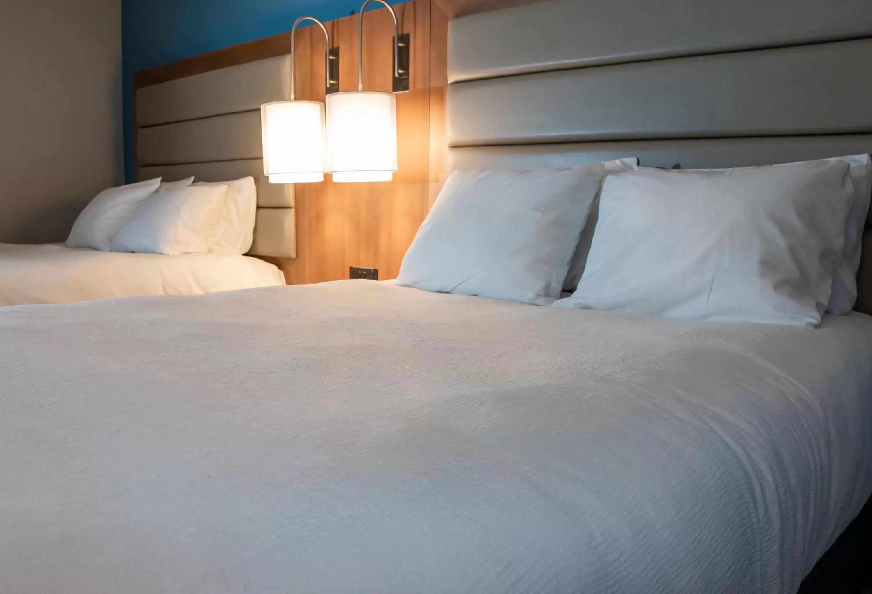 Bed in Radisson Hotel and Conference Center Fond du Lac