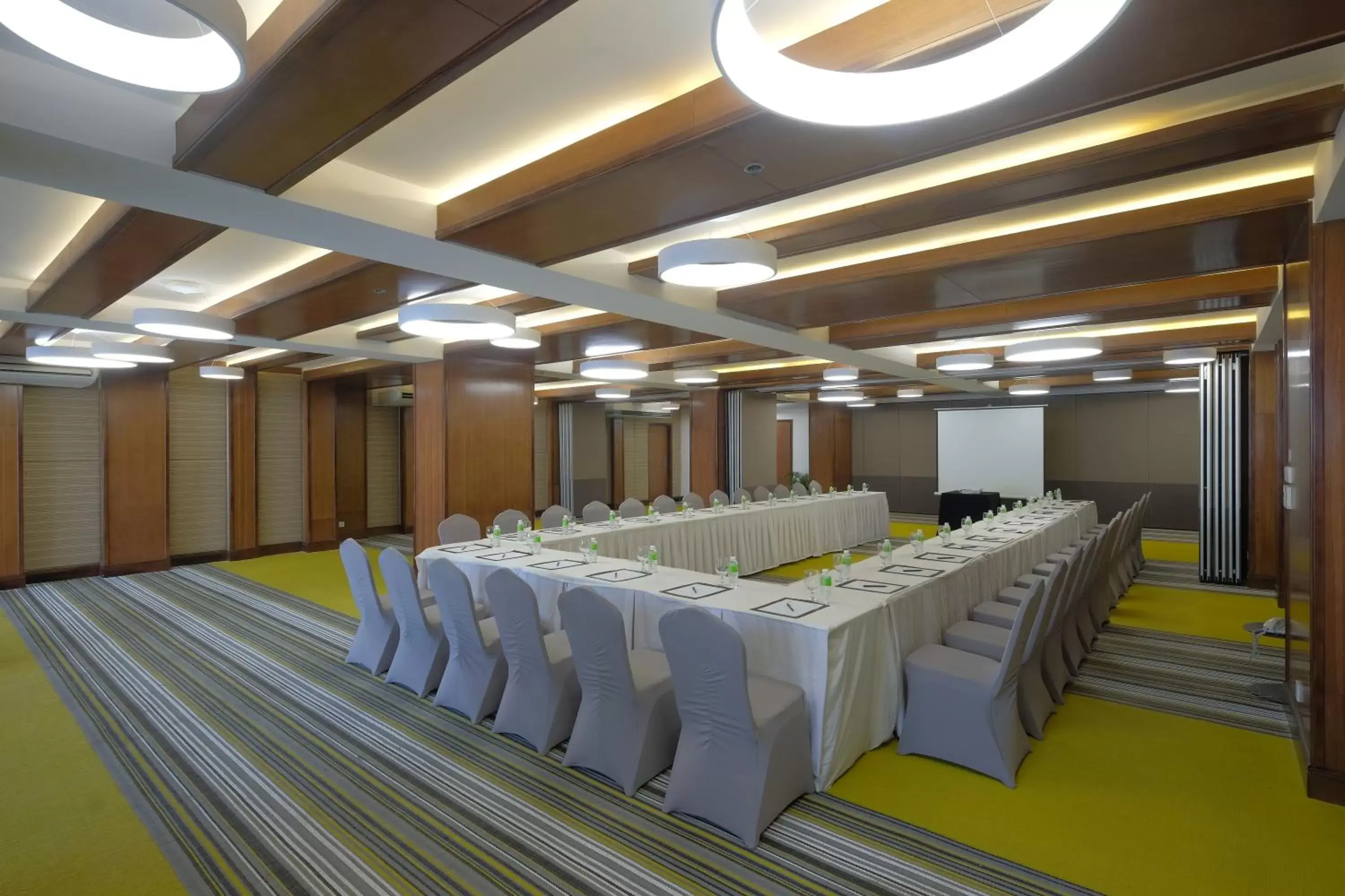 Business facilities in BE Resort Mactan