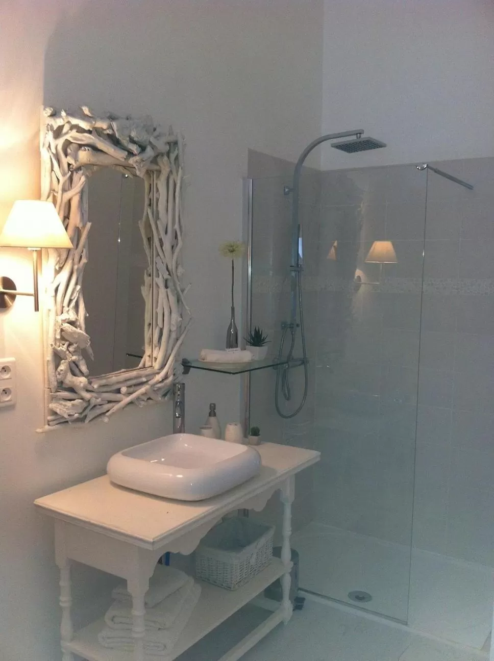 Bathroom in Au Paradis Cathare