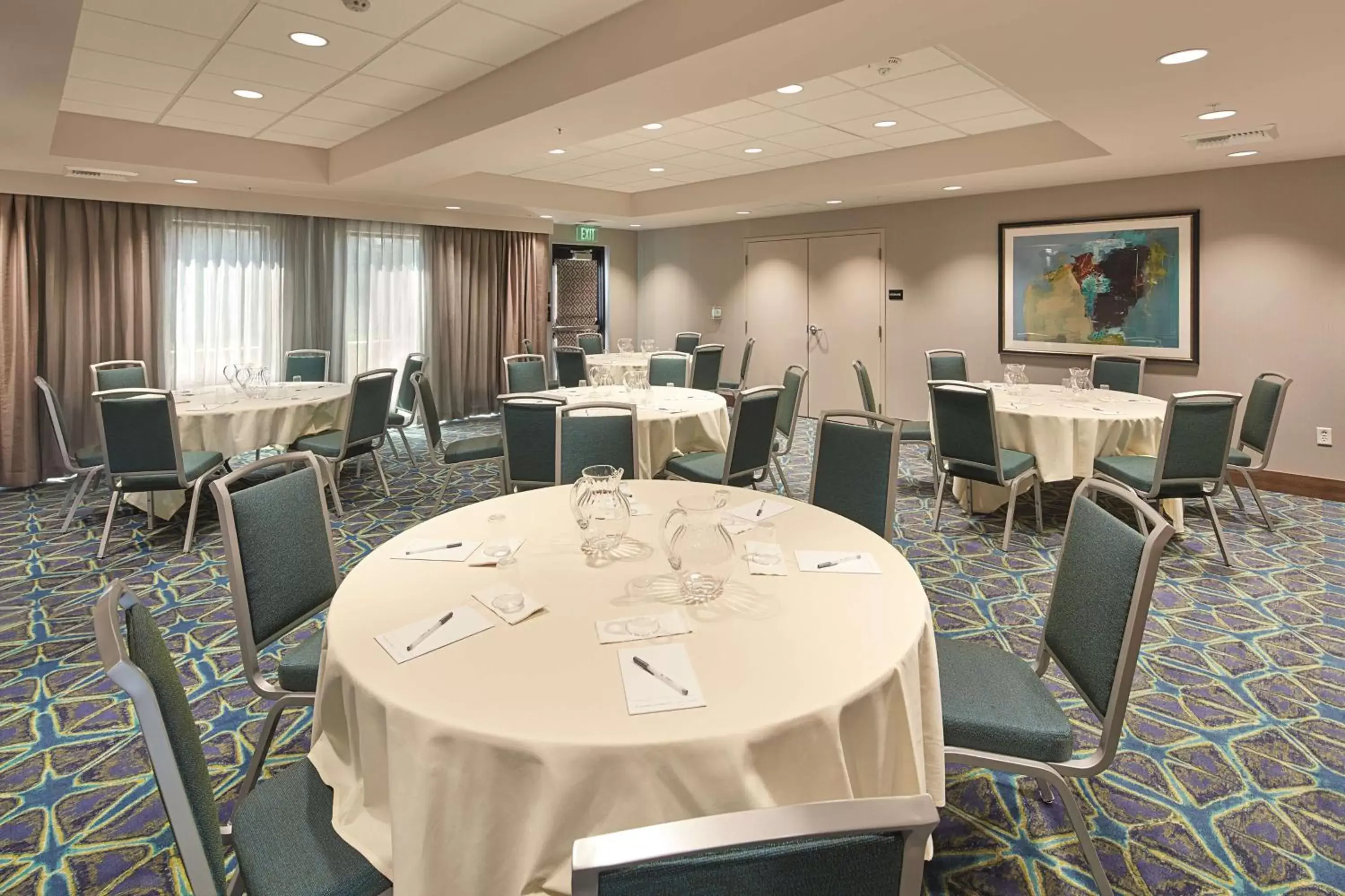 Meeting/conference room, Restaurant/Places to Eat in Hampton Inn & Suites Sacramento at CSUS