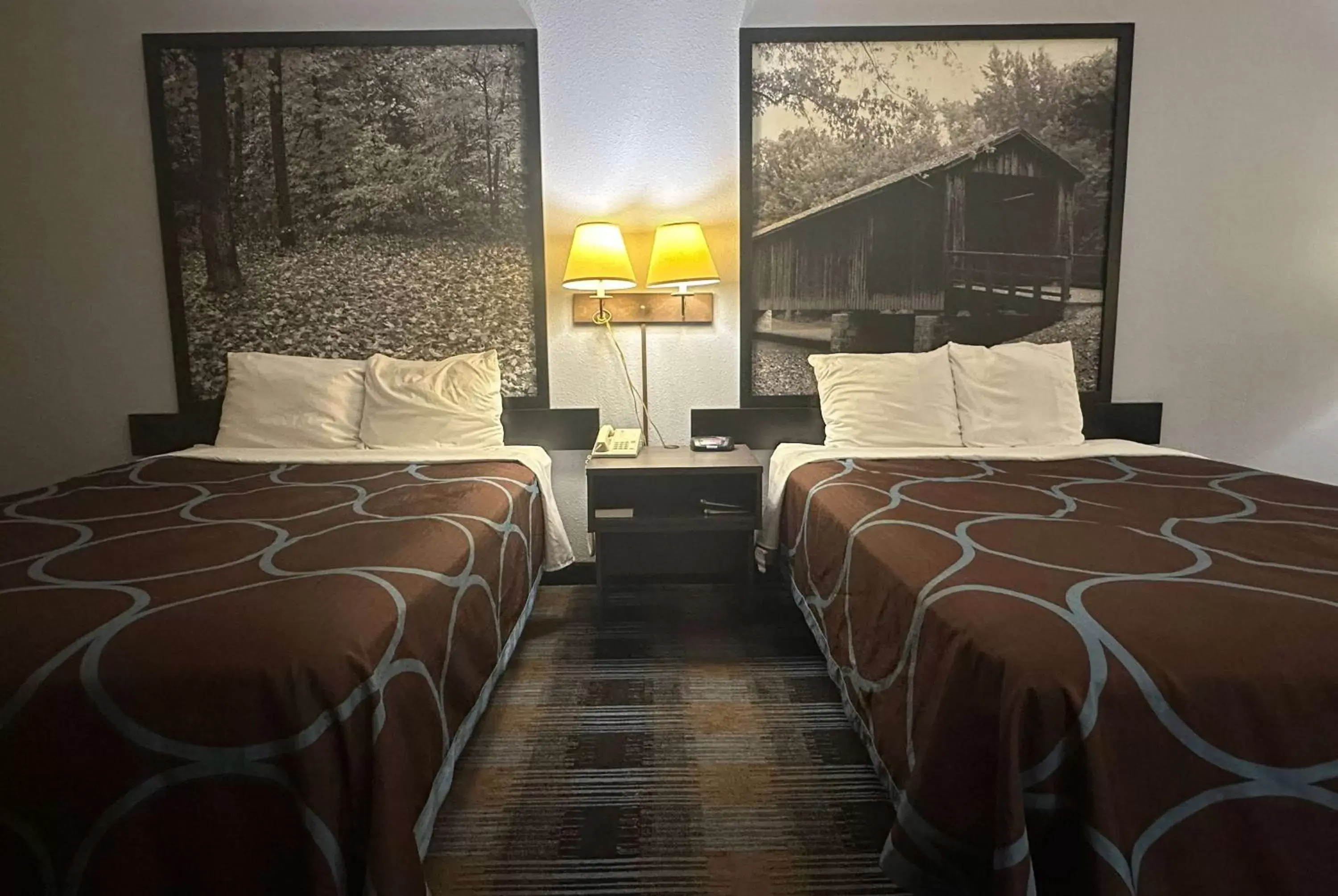 Photo of the whole room, Bed in Super 8 by Wyndham Columbia East