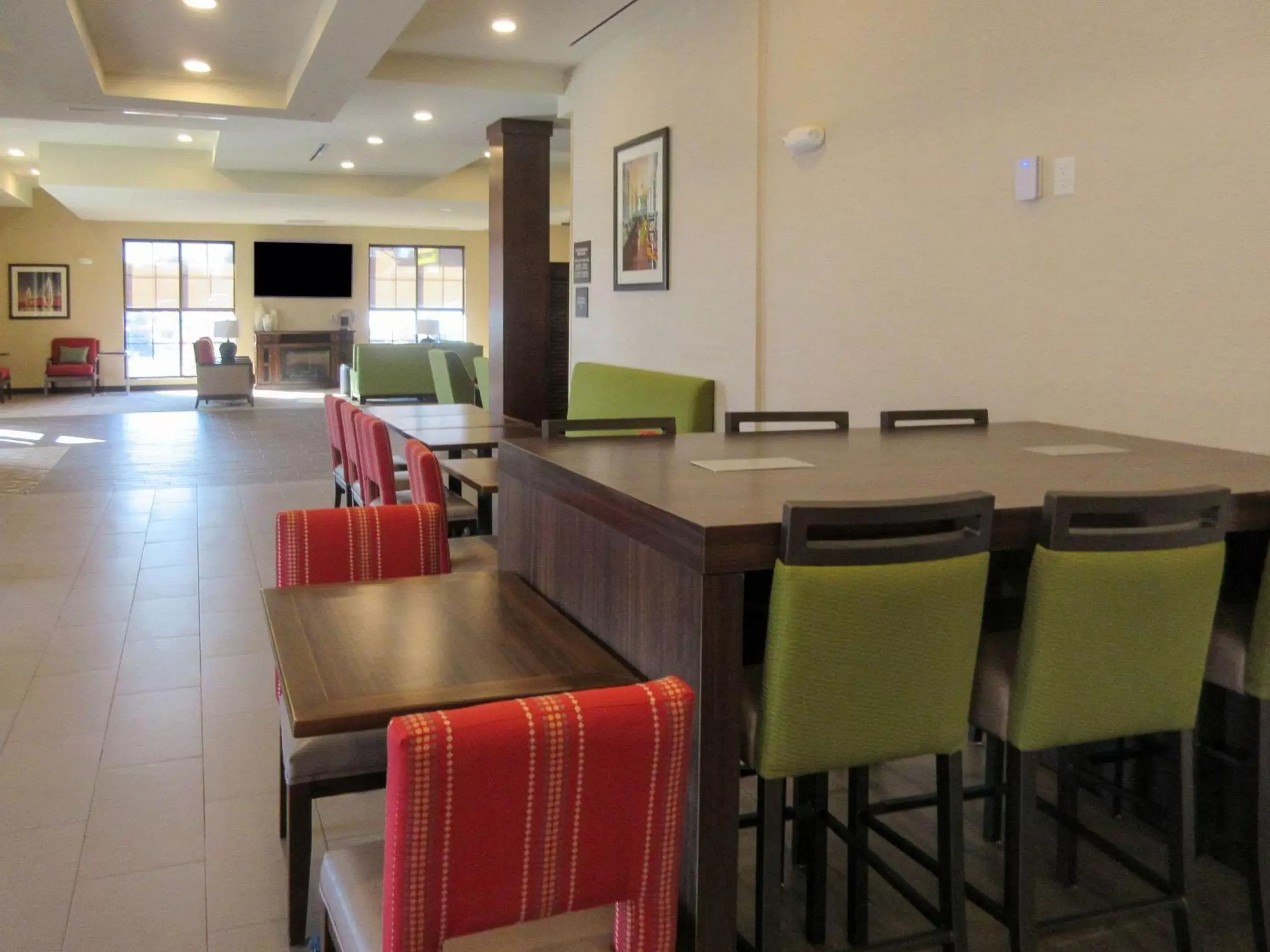 Breakfast, Restaurant/Places to Eat in Comfort Suites