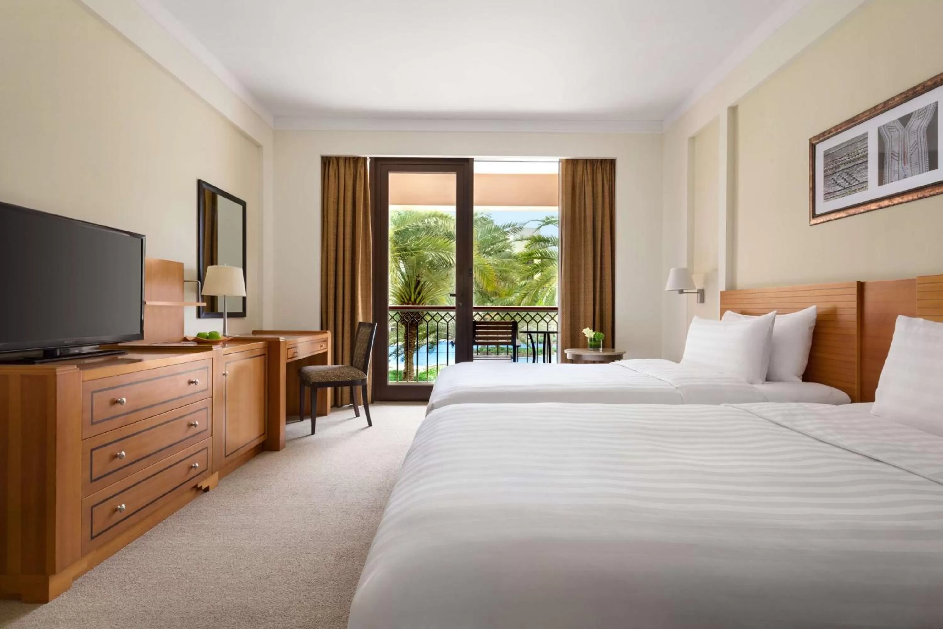 Photo of the whole room, Bed in Shangri-La Barr Al Jissah, Muscat