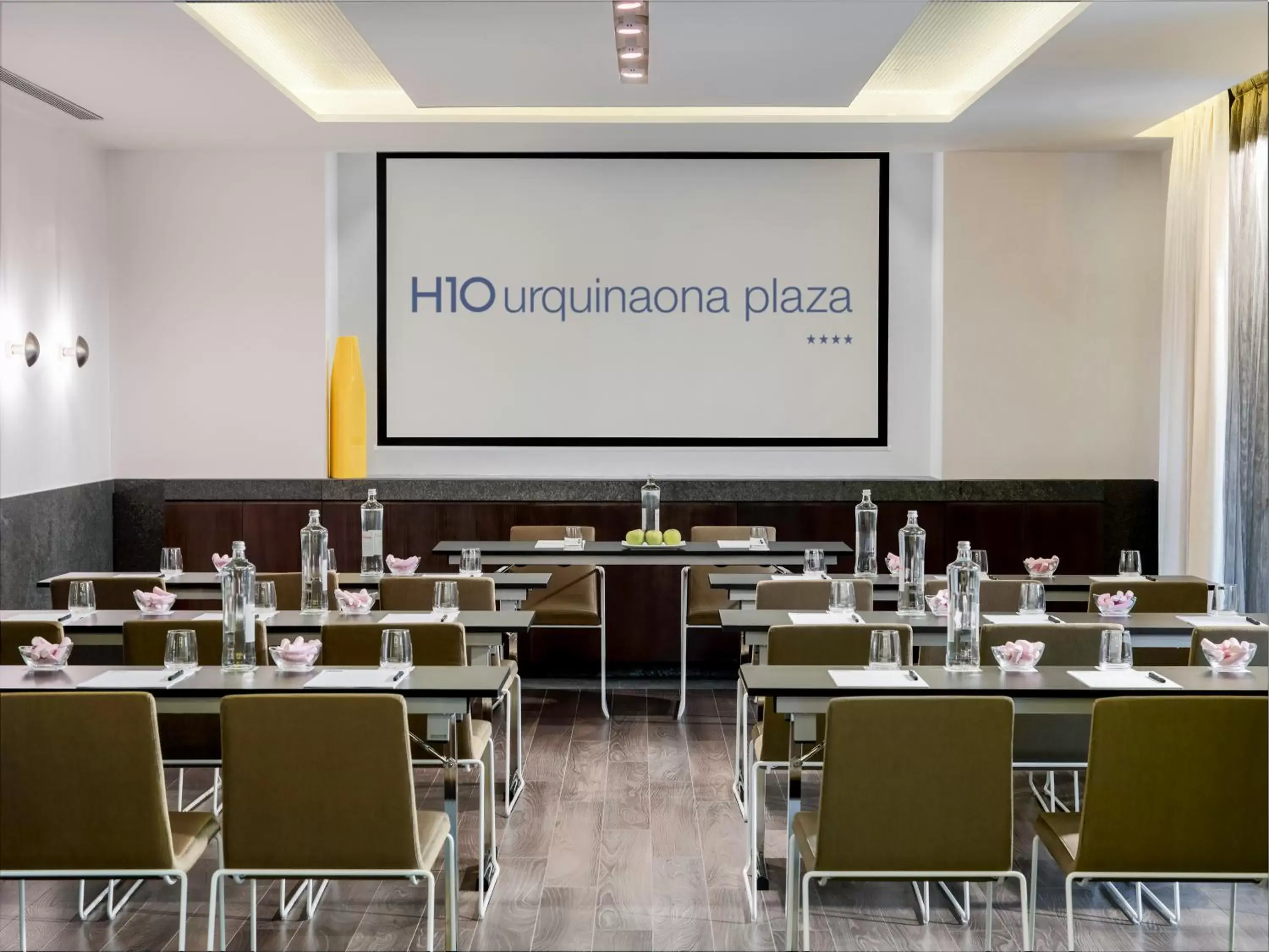Business facilities in H10 Urquinaona Plaza