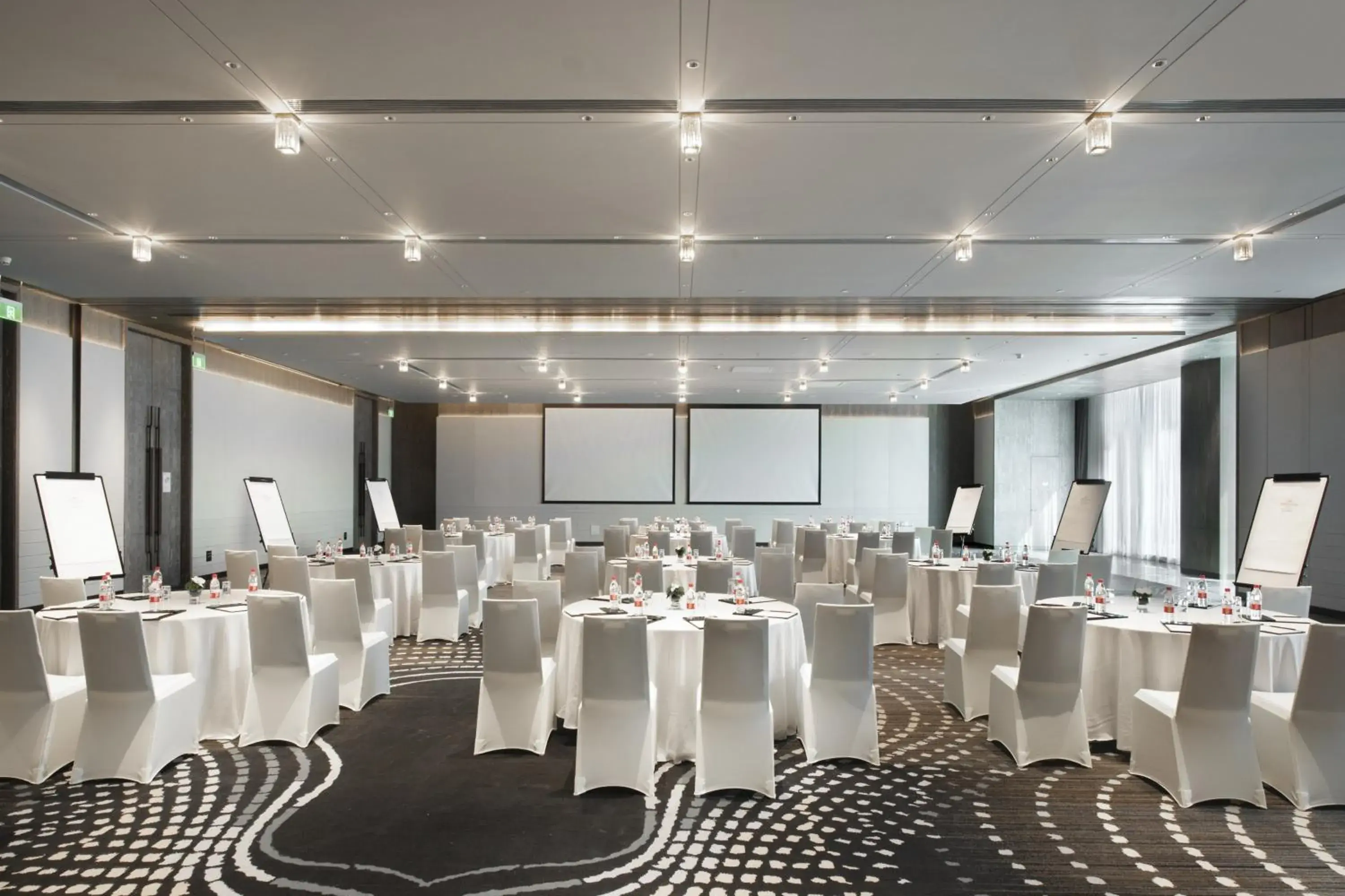 Meeting/conference room in Crowne Plaza Wuhan Optics Valley, an IHG Hotel