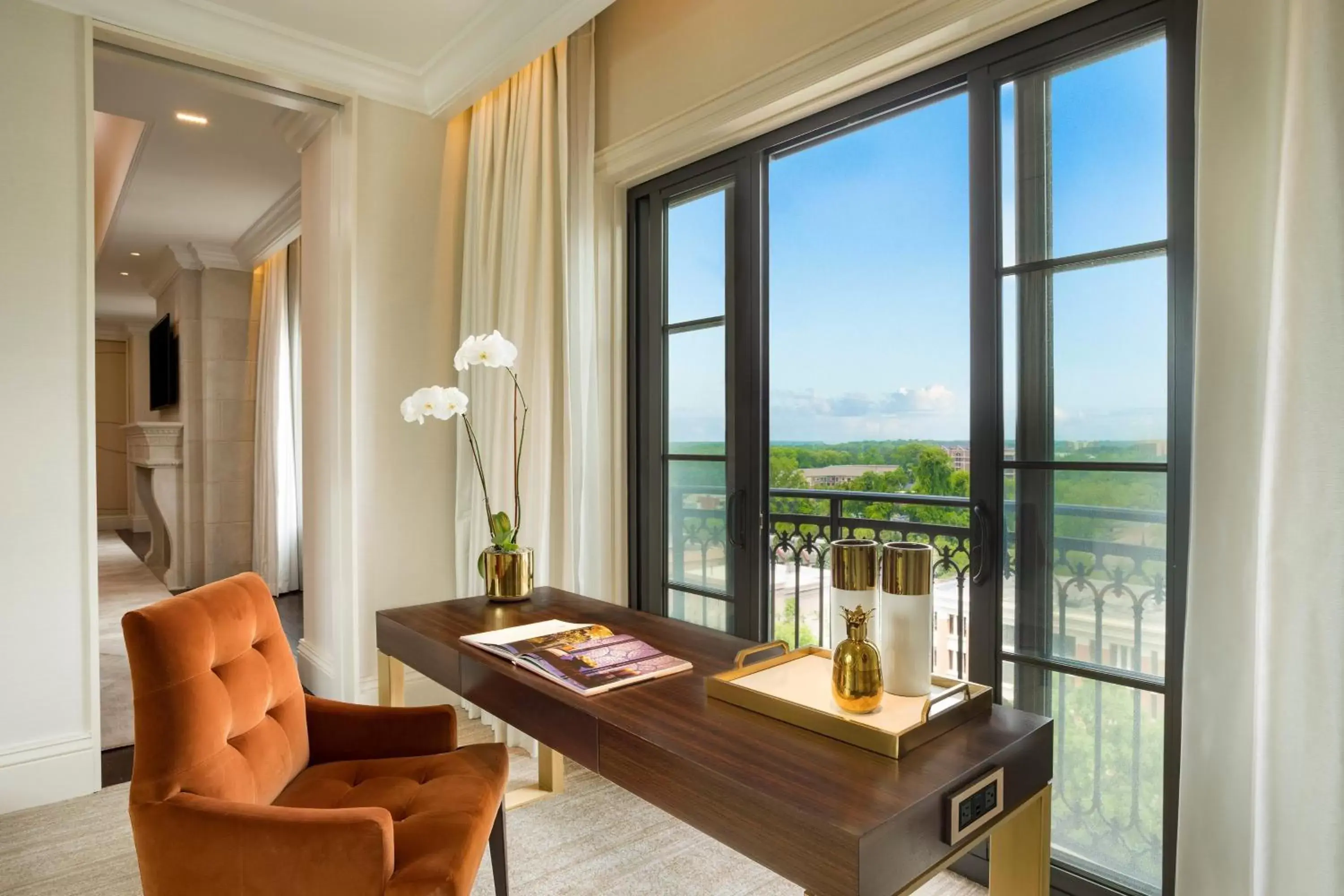 Bedroom, Seating Area in The St. Regis Atlanta