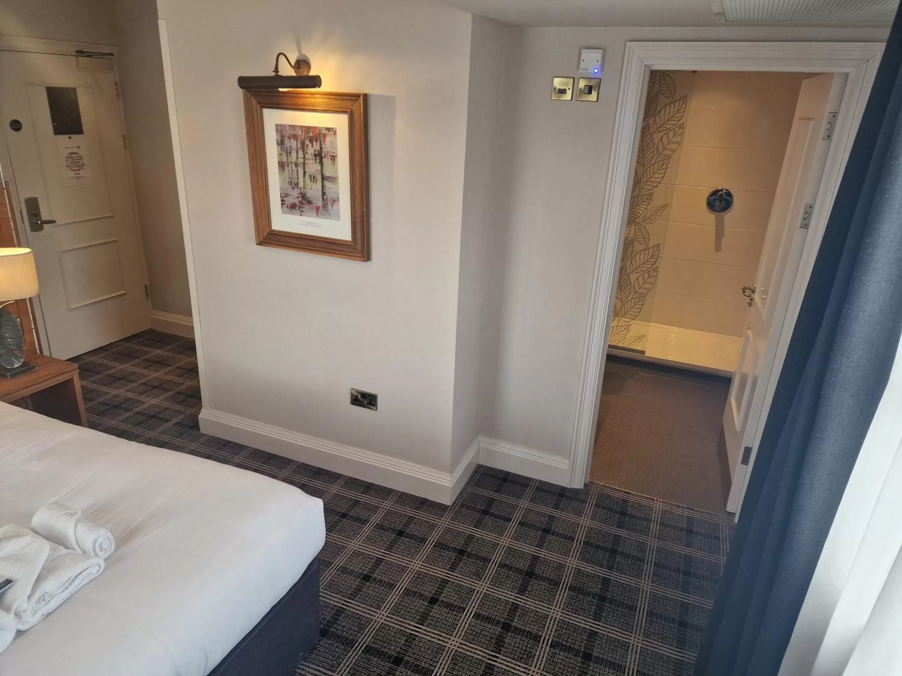 Bed in The Queen Hotel Wetherspoon