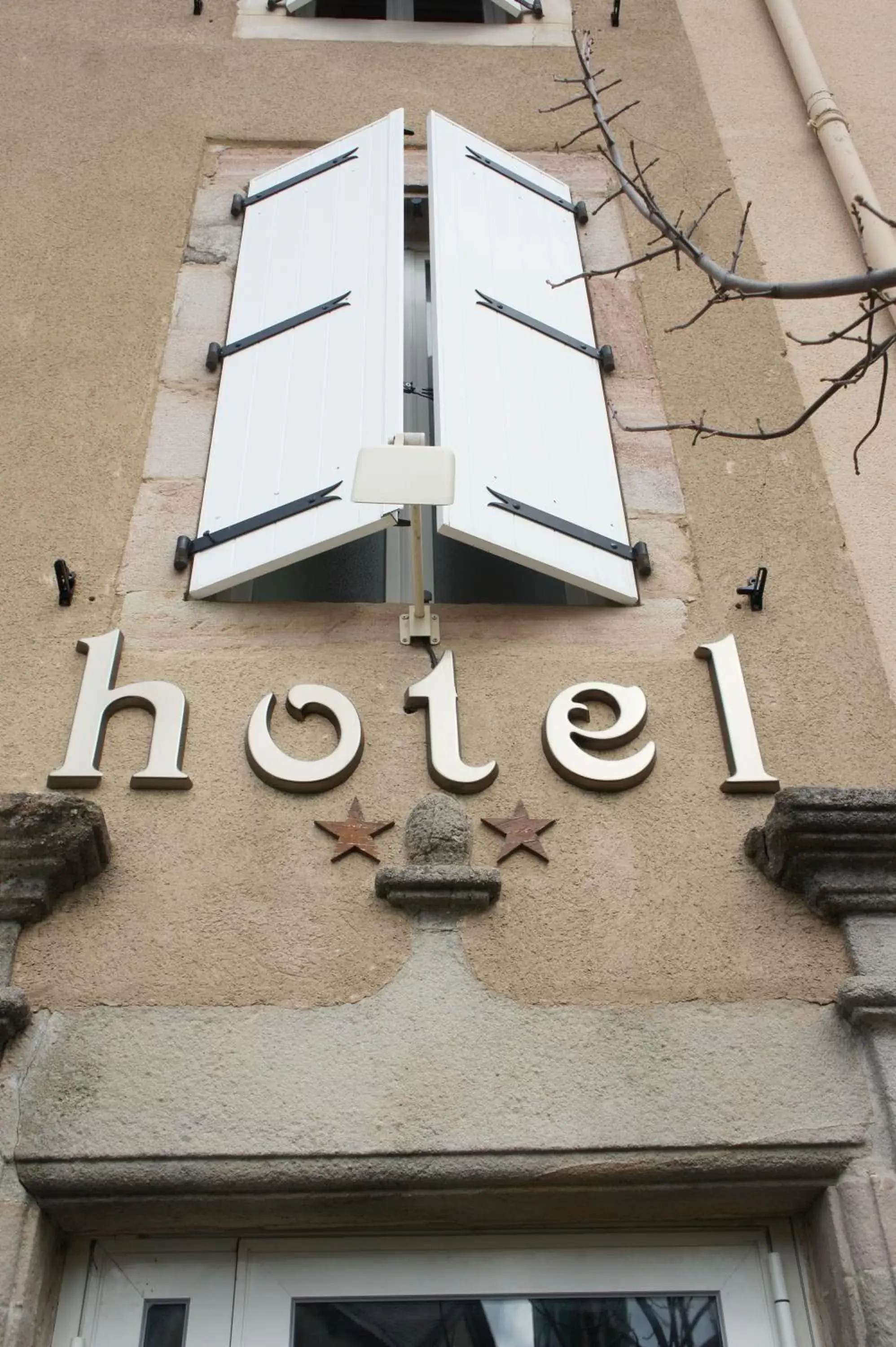 Facade/entrance in Hôtel Les Tilleuls de Pareloup à Salles-Curan