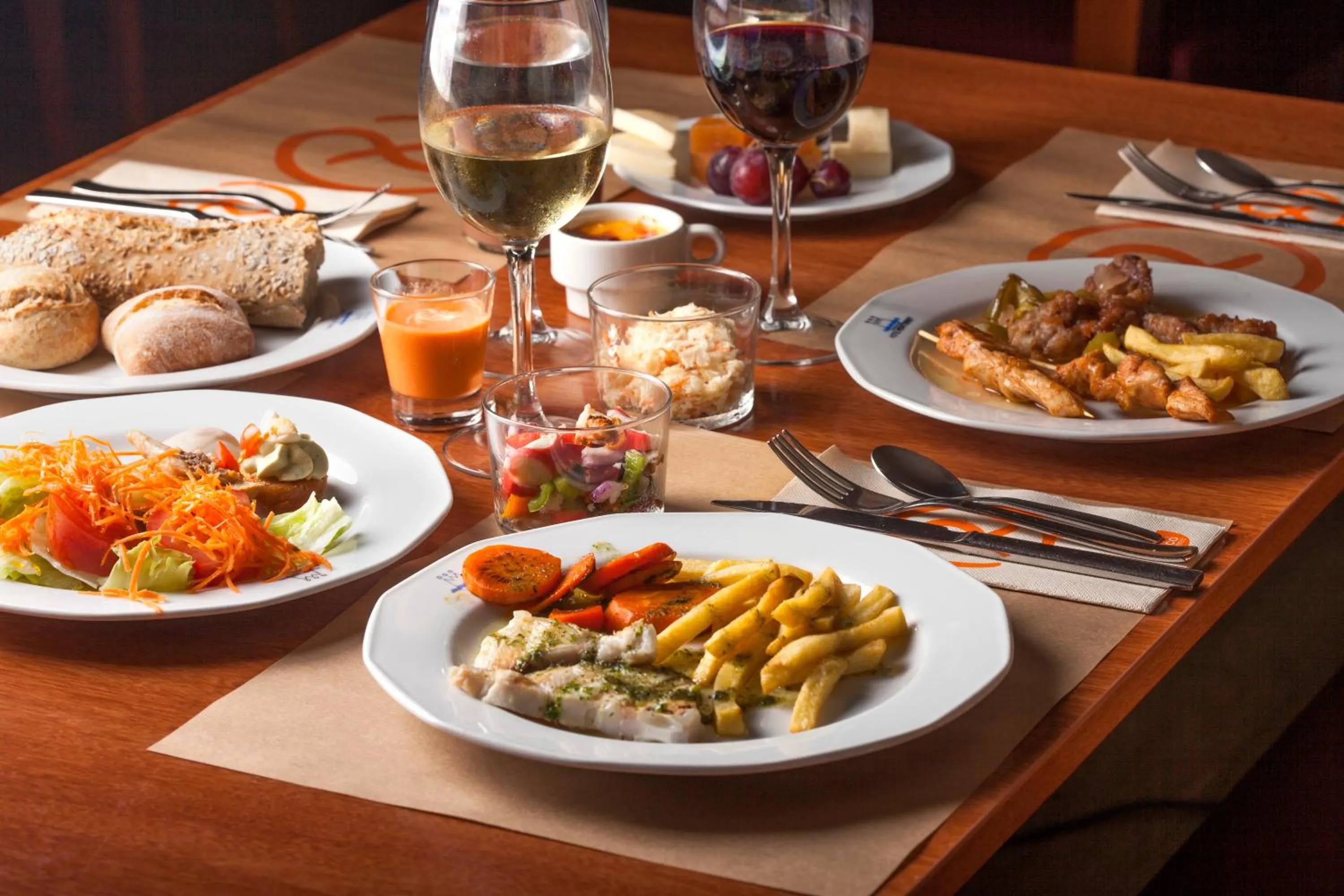 Food in Hotel Monterrey Roses by Pierre & Vacances