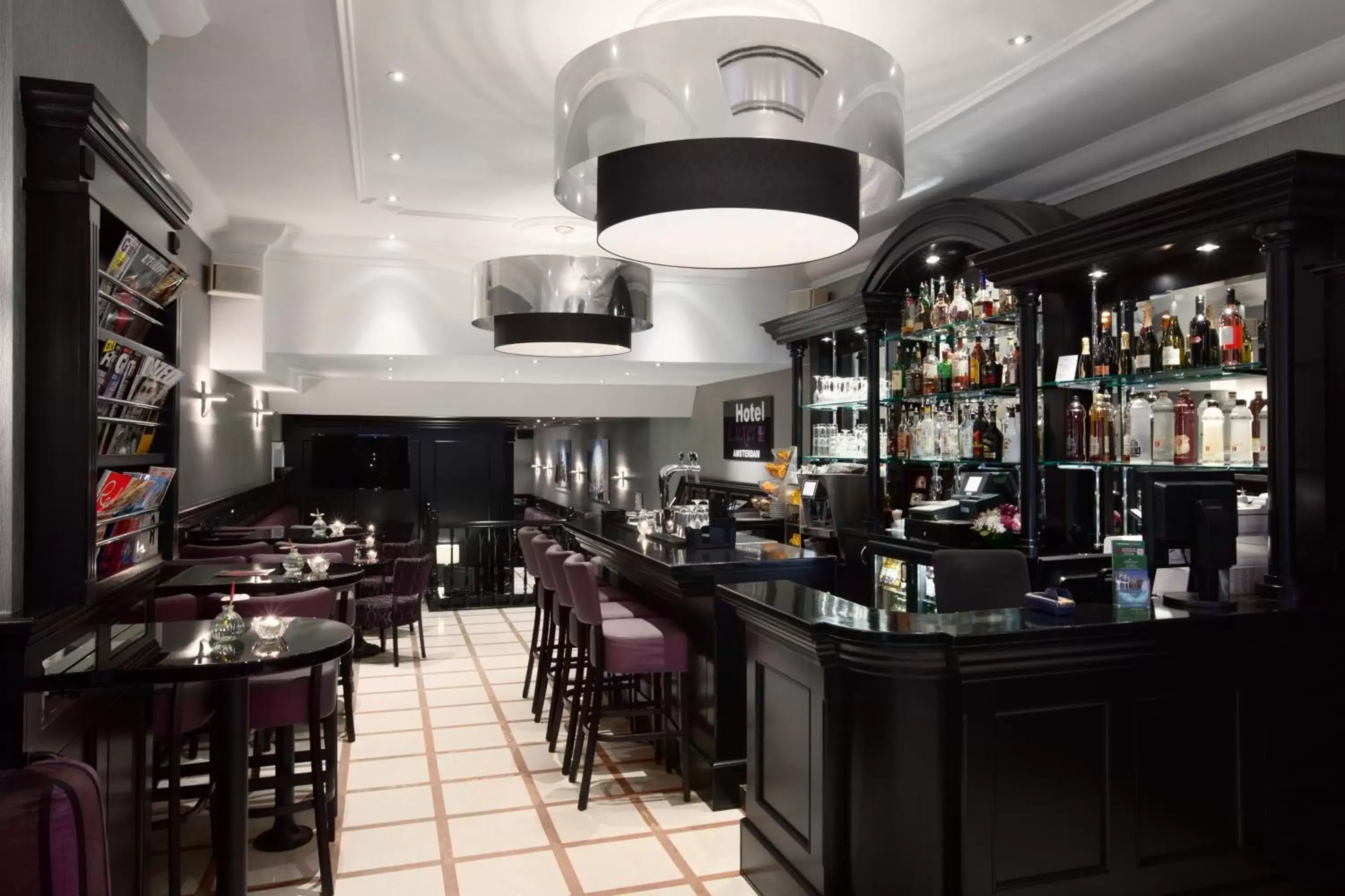 Lounge or bar in Hotel Luxer Lounge or bar in Hotel Luxer