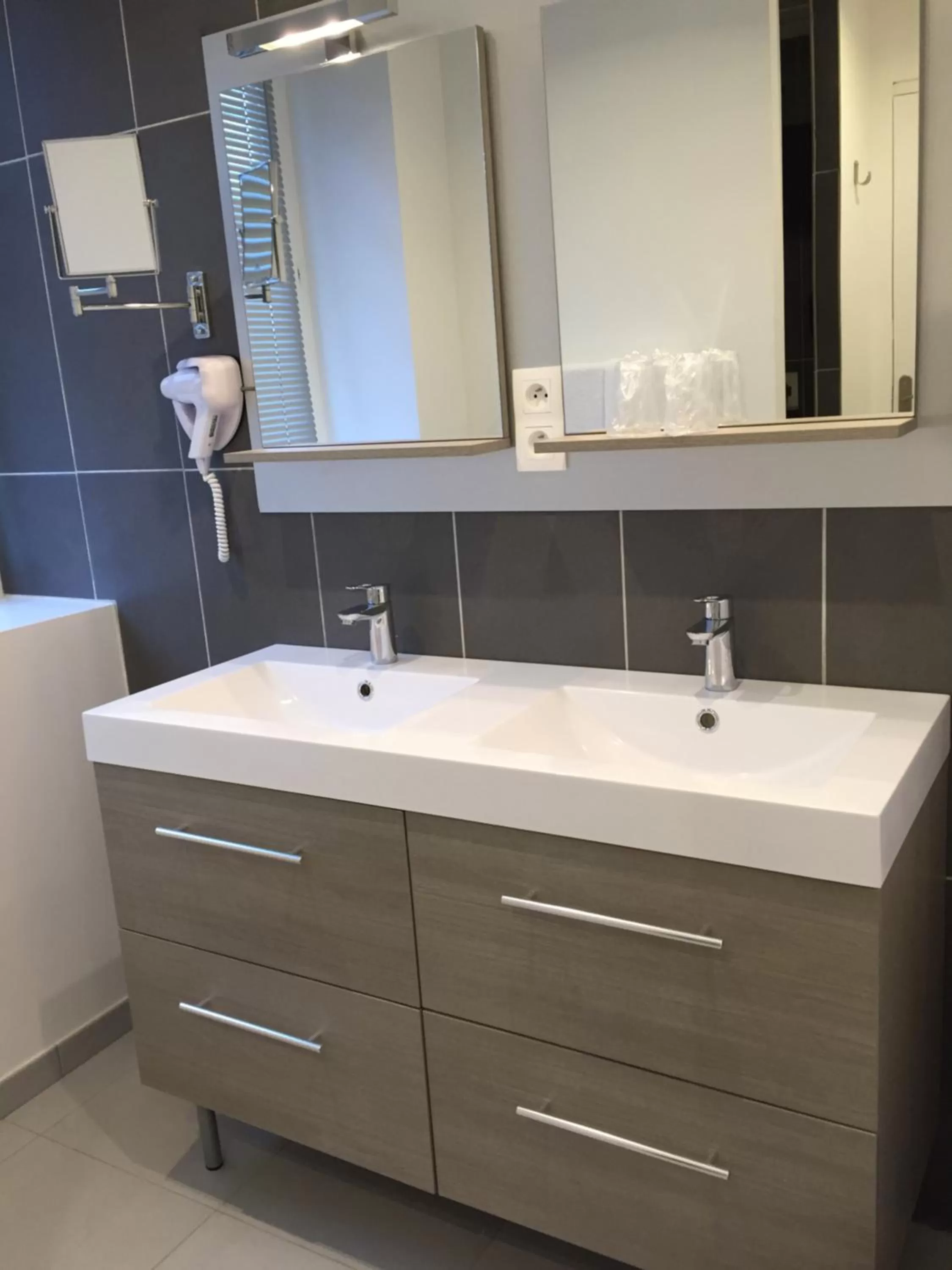 Bathroom in Le Beverl'inn