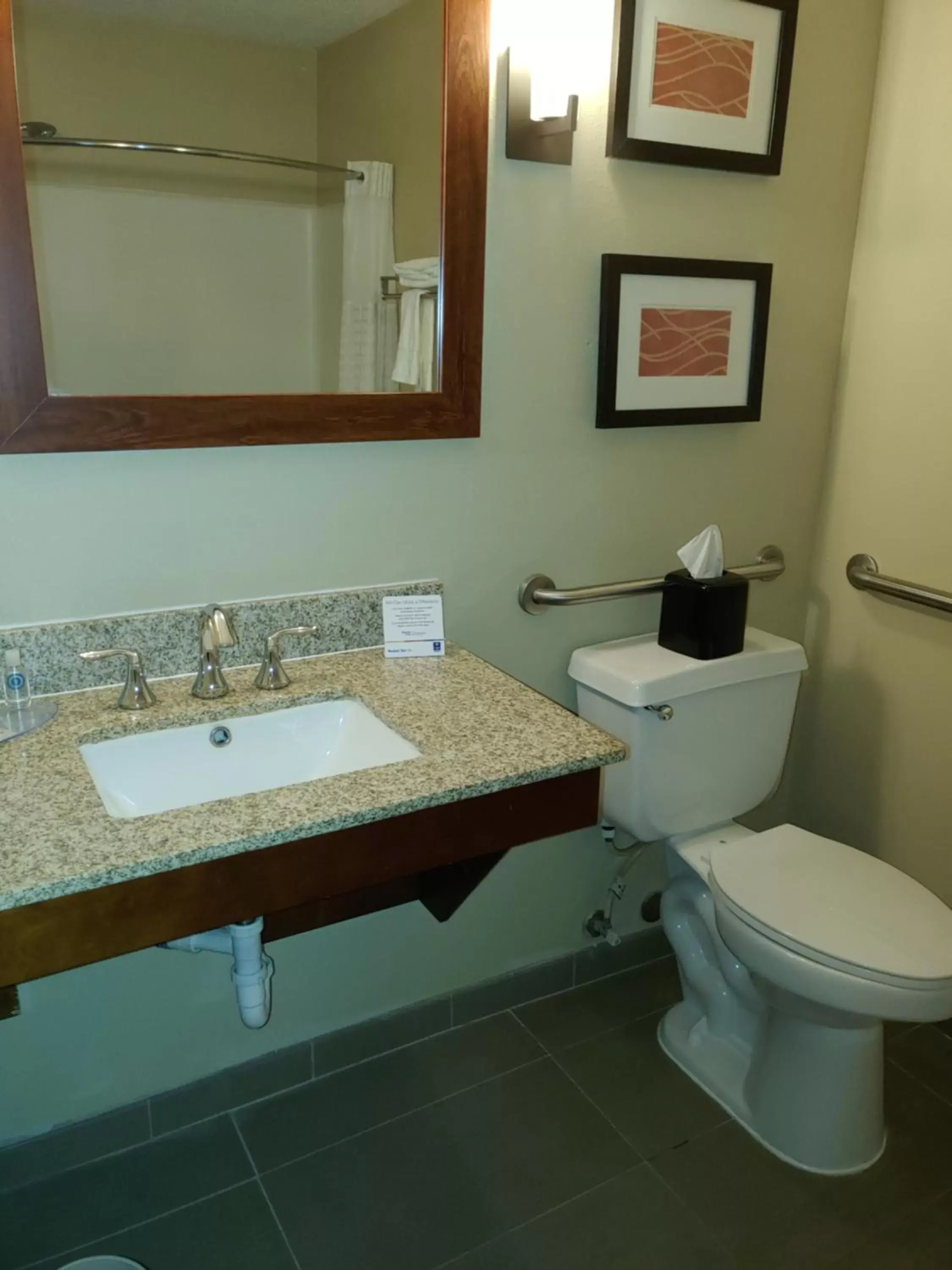 Bathroom in Comfort Inn Idaho Falls