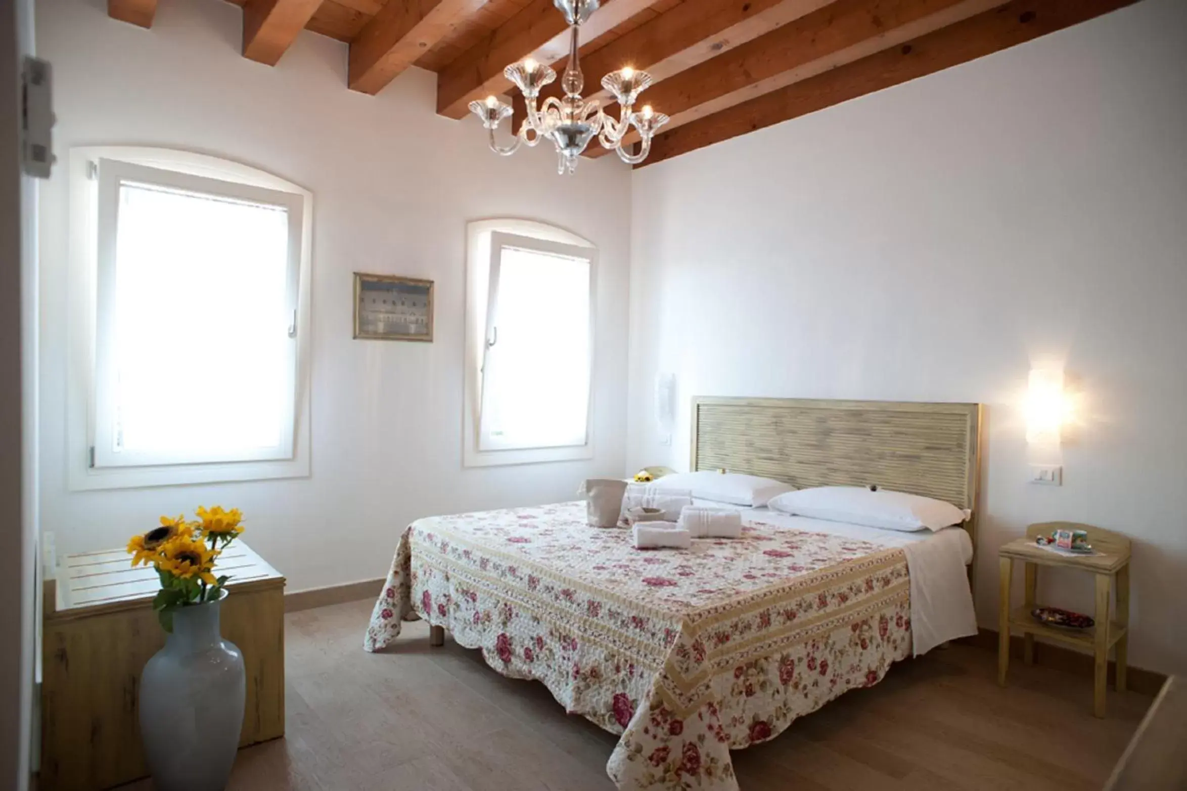 Photo of the whole room, Bed in Villa Myosotis