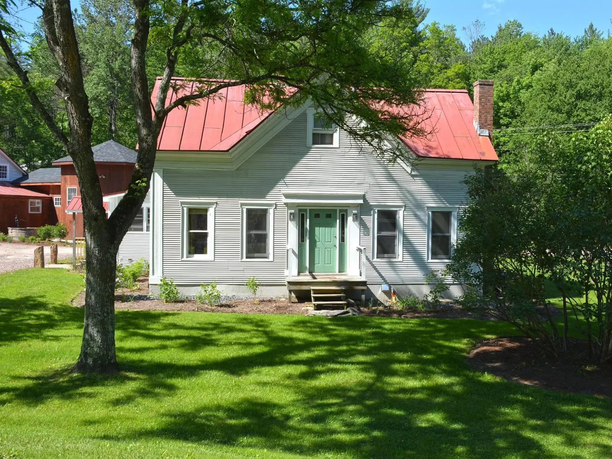 Property Building in Hyde Away Inn