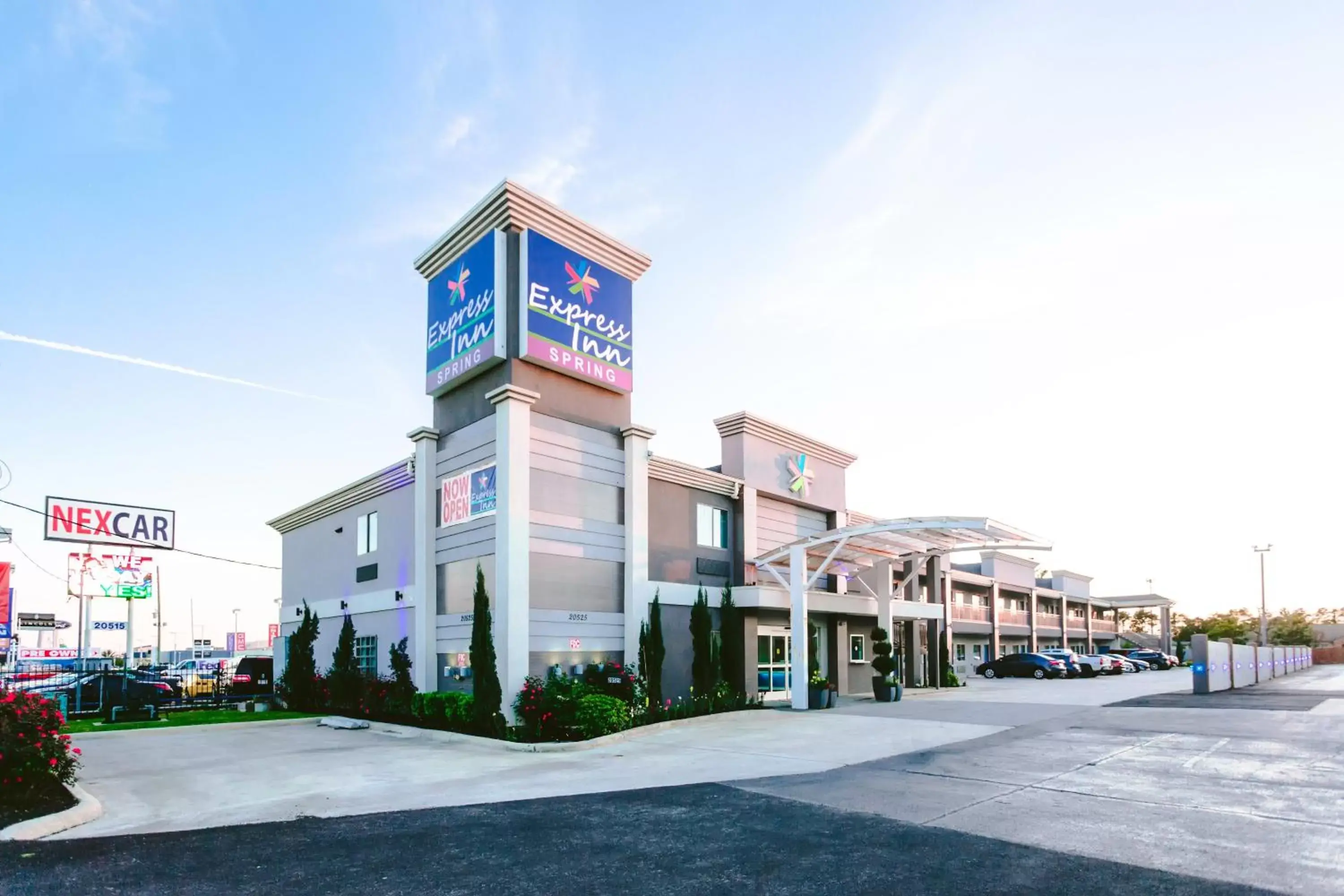 Property building in Express Inn - Spring Property building in Express Inn - Spring