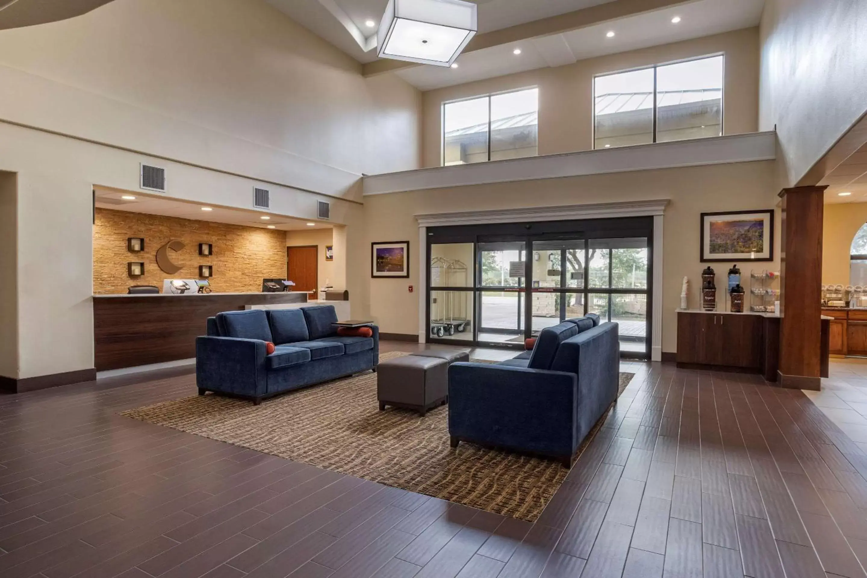 Lobby or reception, Lobby/Reception in Comfort Suites near Texas Medical Center - NRG Stadium