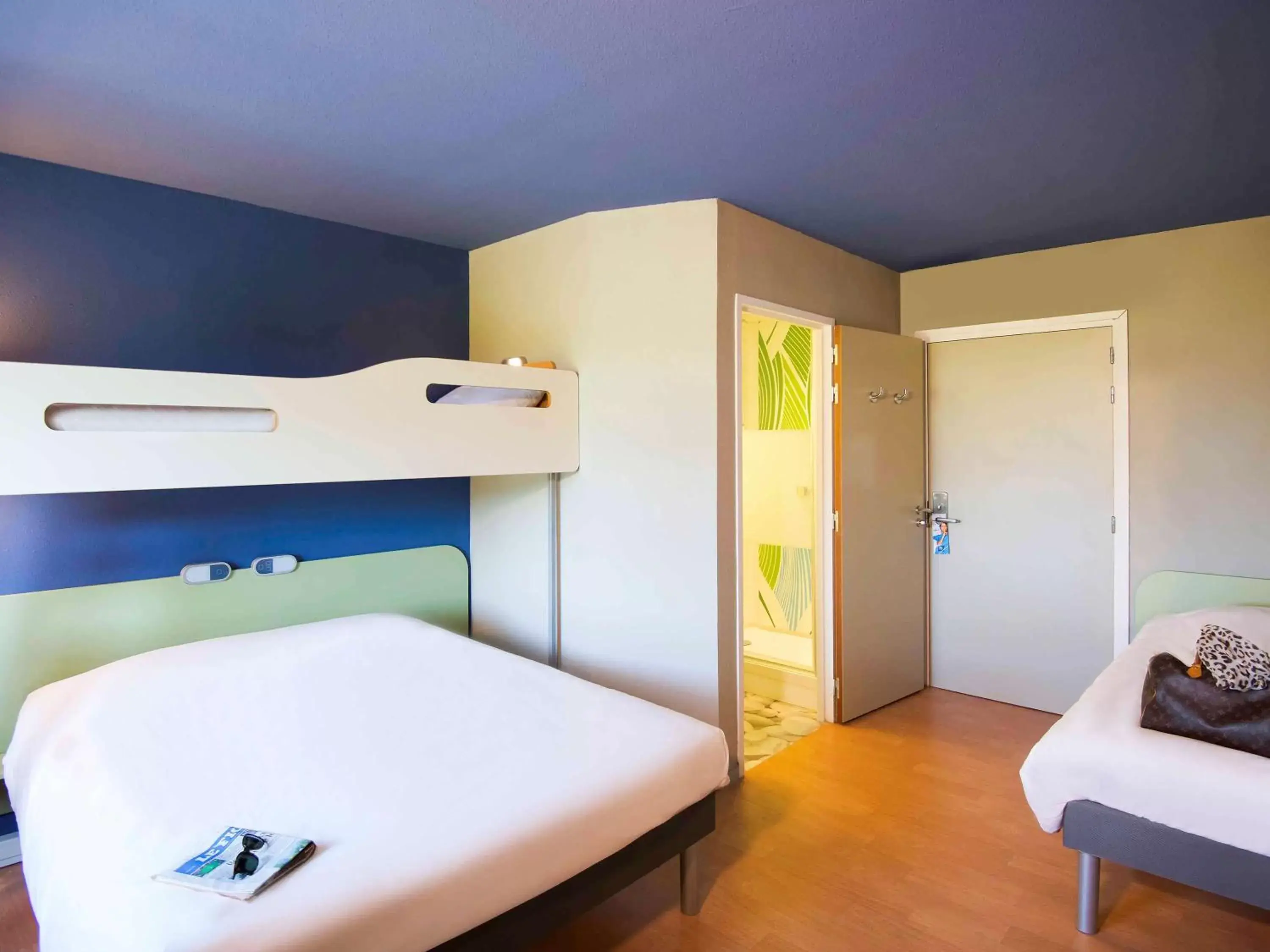 Photo of the whole room, Bunk Bed in Ibis Budget Porte de Camargue