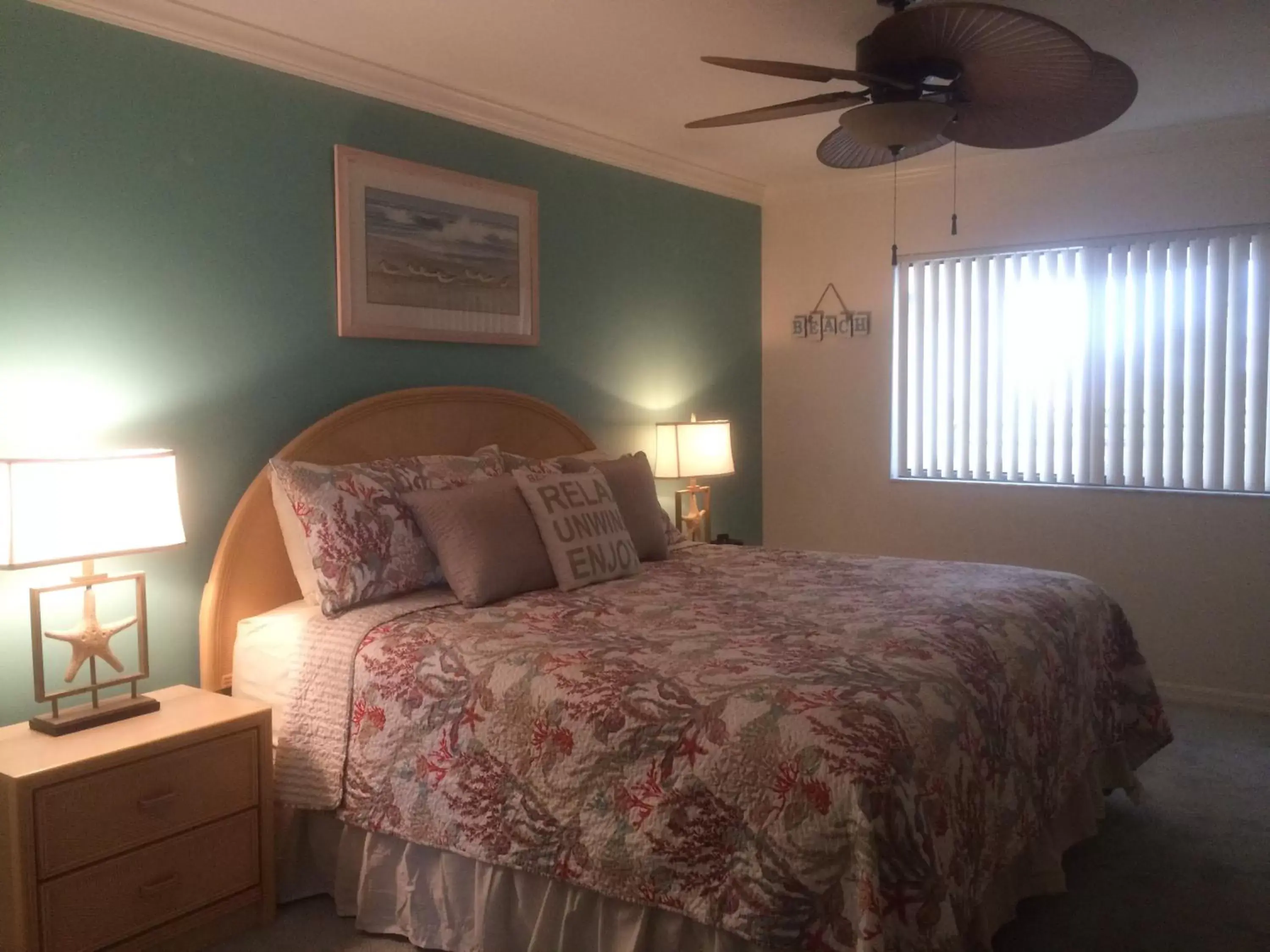 Photo of the whole room, Bed in Queens Gate Resort