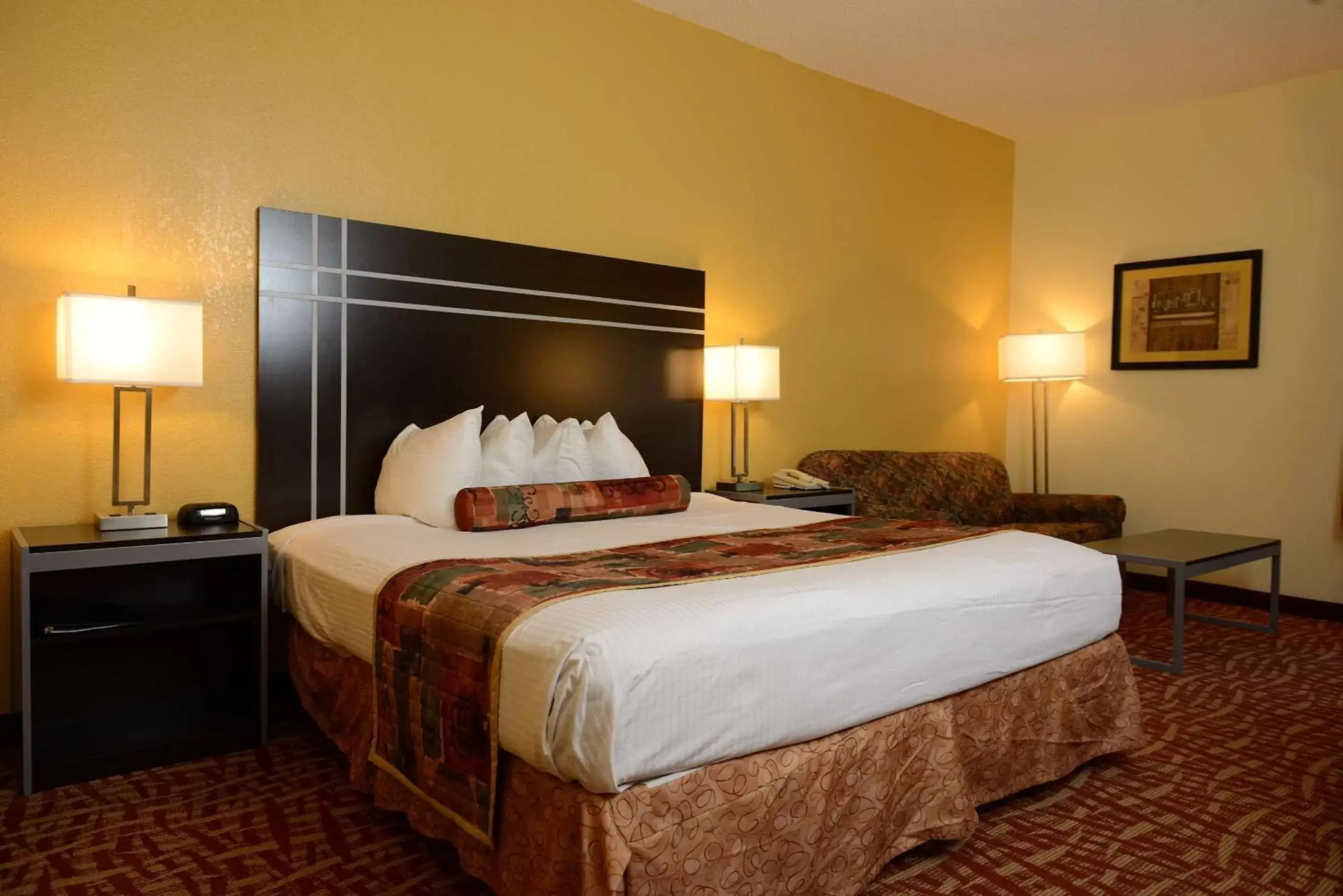 Photo of the whole room, Bed in SureStay Hotel by Best Western Robinsonville Tunica