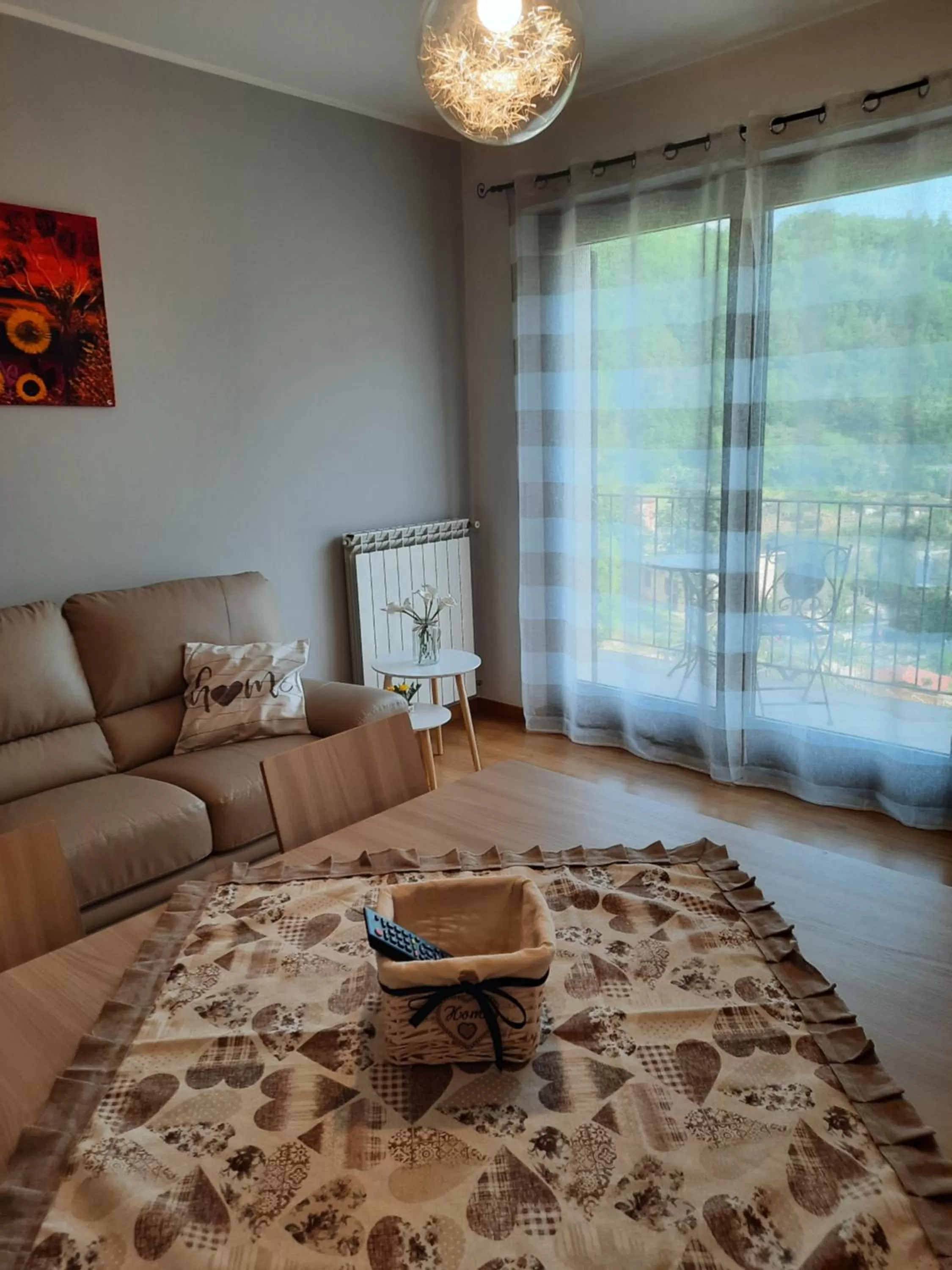 Communal lounge/ TV room in B&B Girasoli