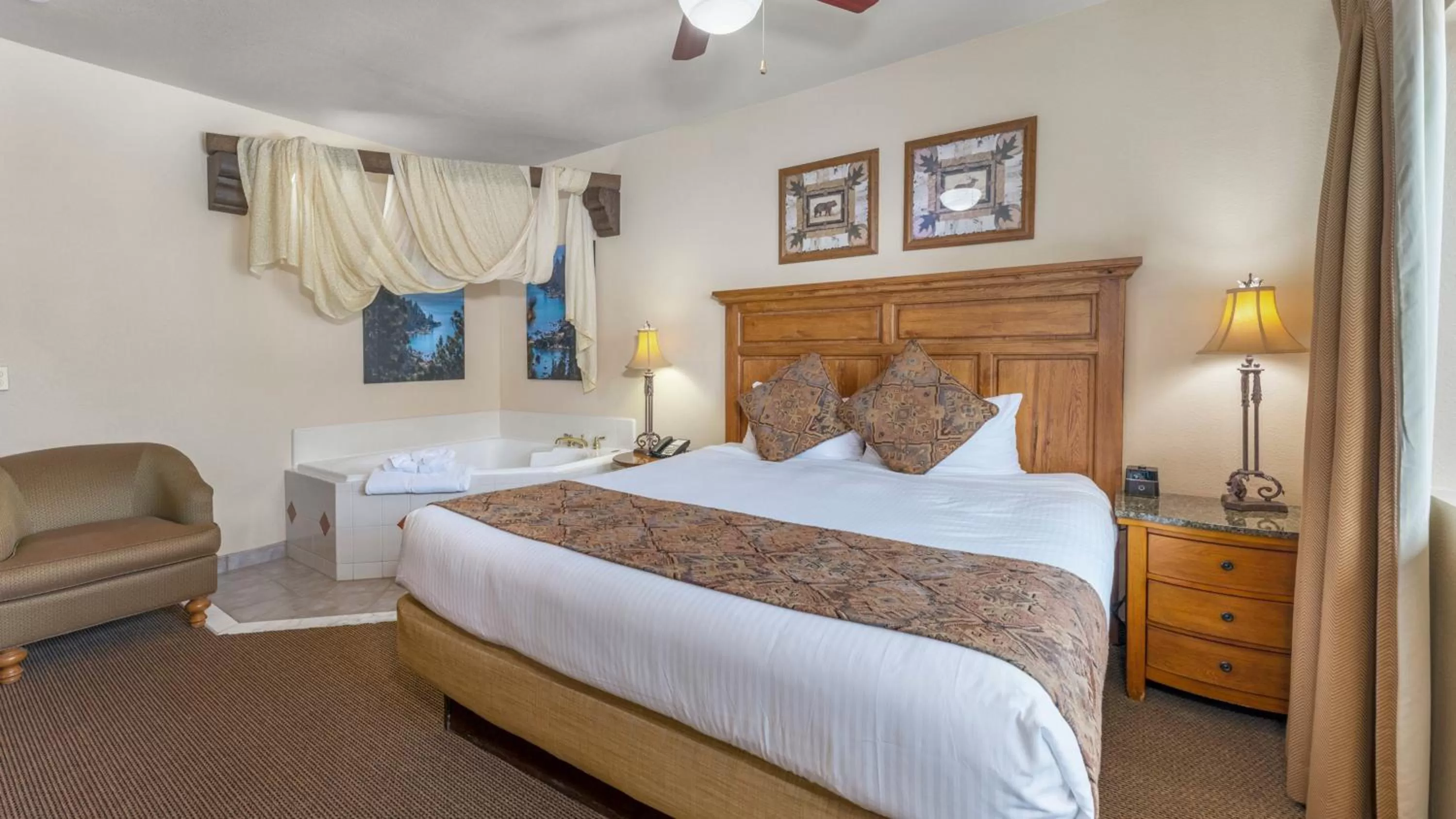 Photo of the whole room, Bed in Holiday Inn Club Vacations - Tahoe Ridge Resort