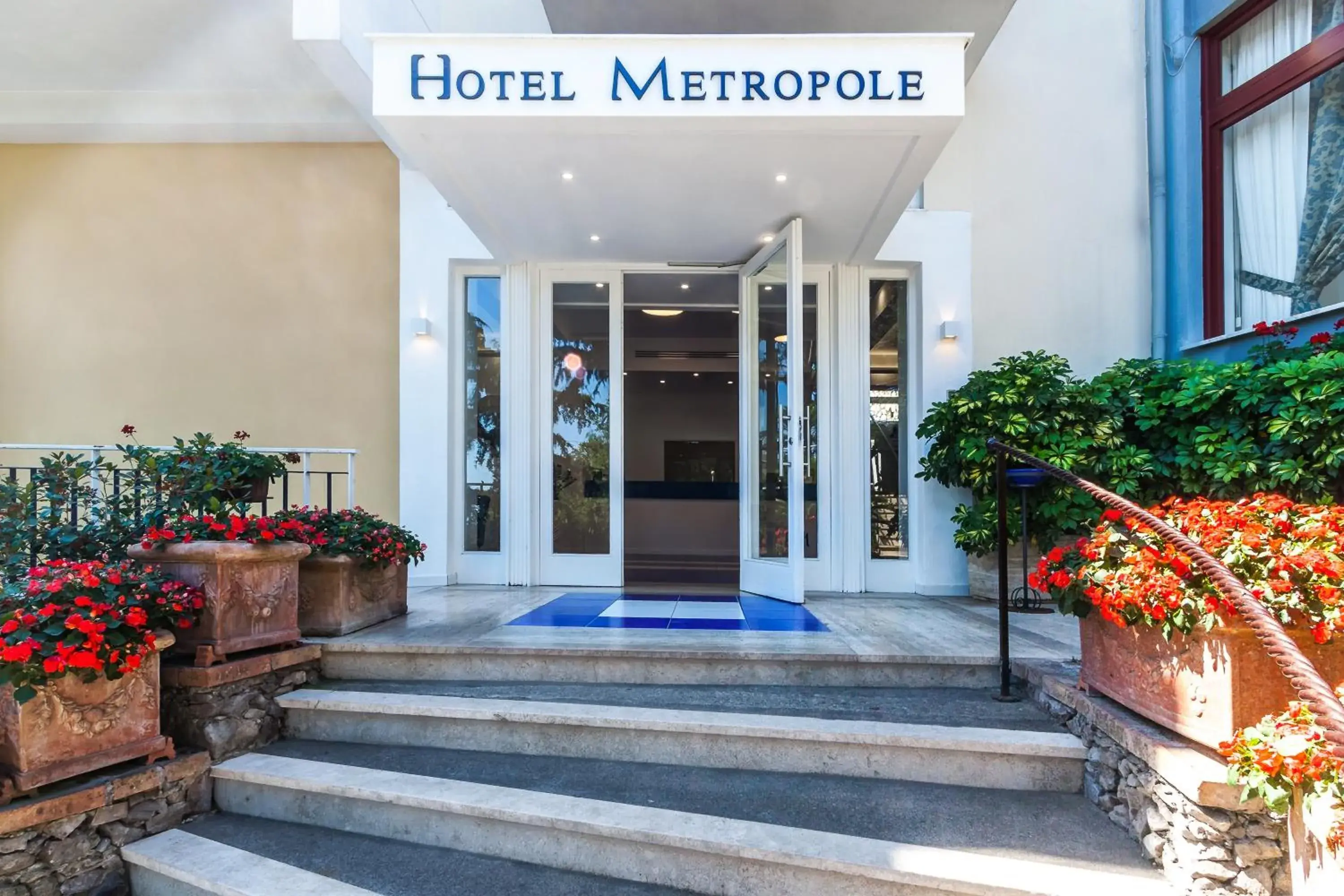 Facade/entrance in Hotel Metropole