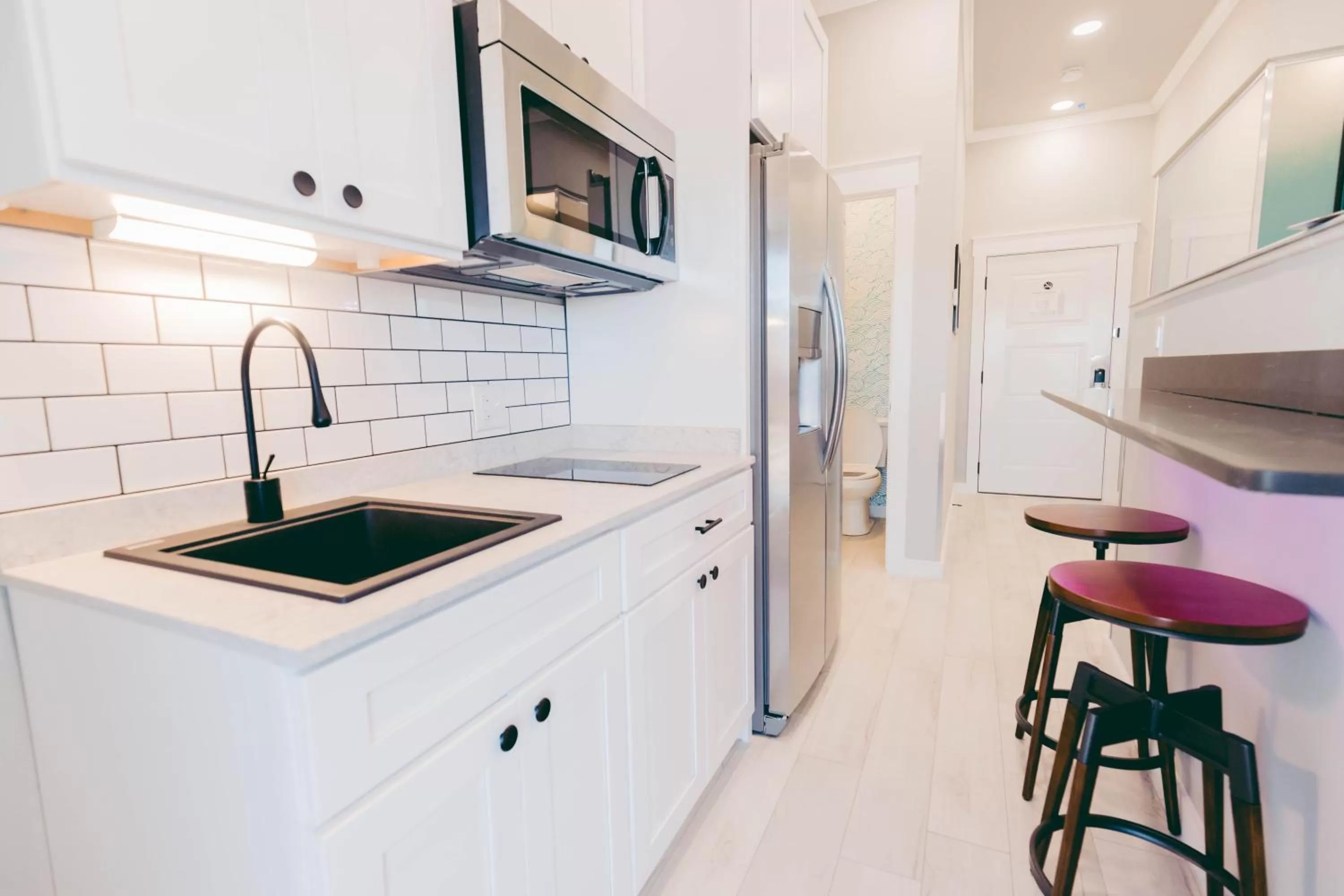 Kitchen or kitchenette in River Sirens Hotel-Contactless Check in Hotel