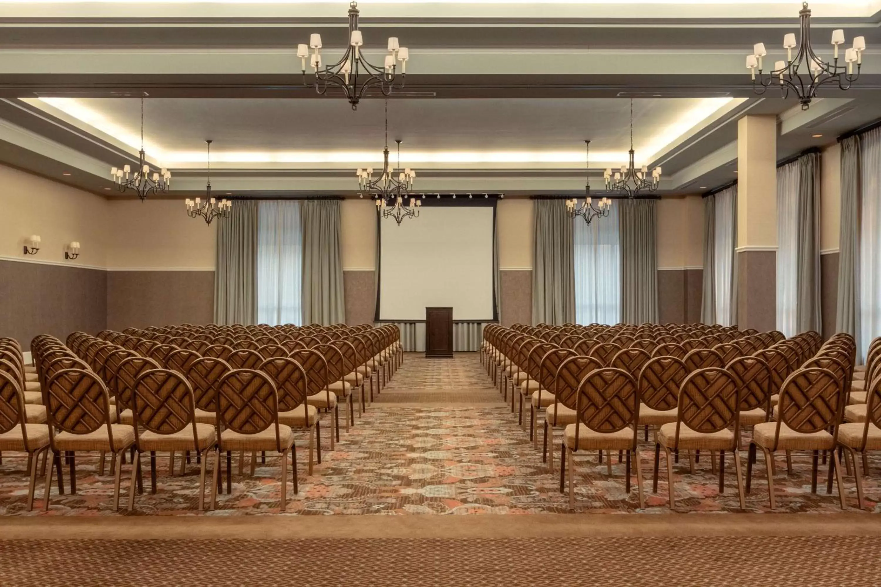 Meeting/conference room in Embassy Suites Savannah Historic District