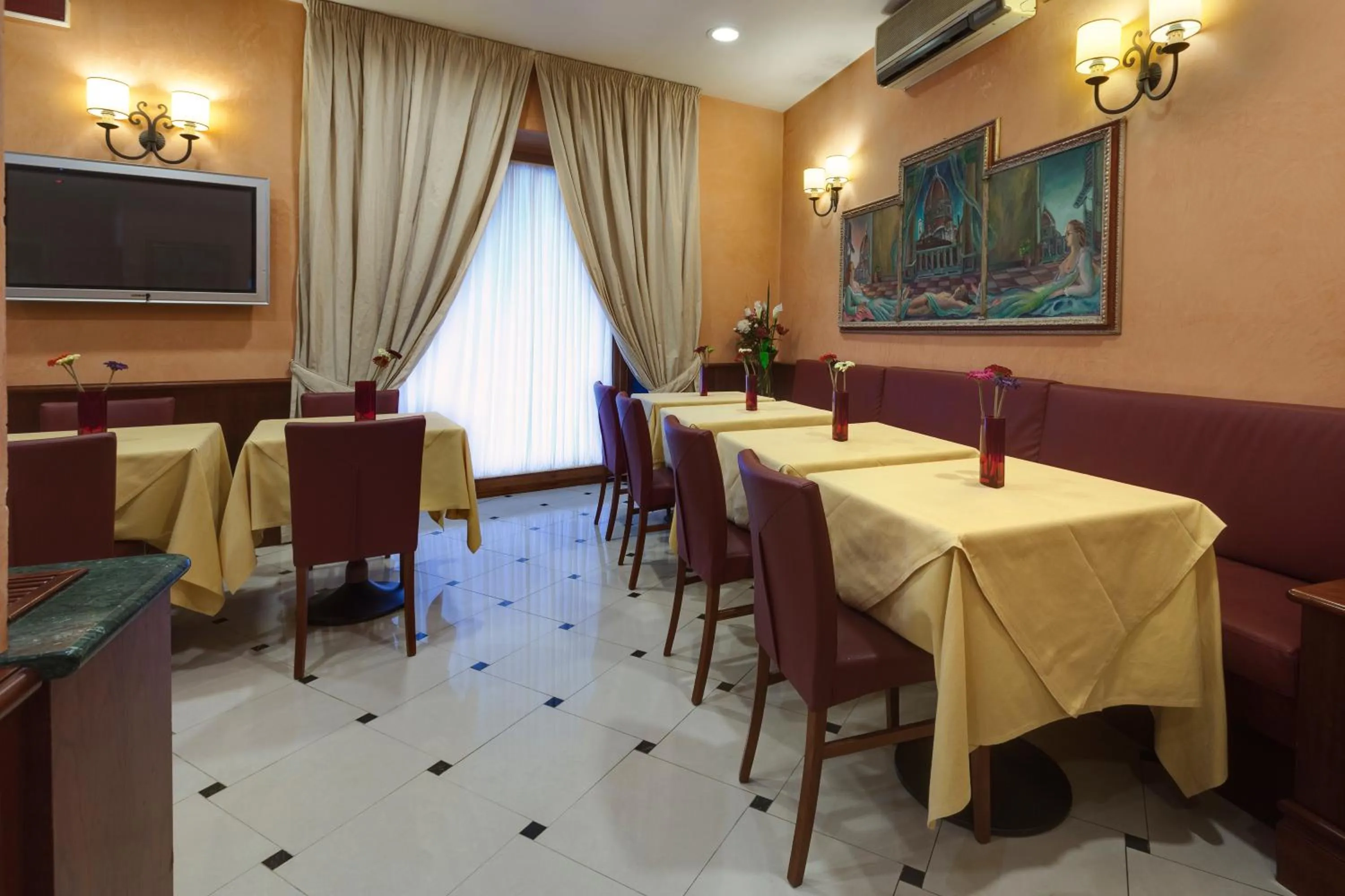 Restaurant/Places to Eat in Hotel Arizona