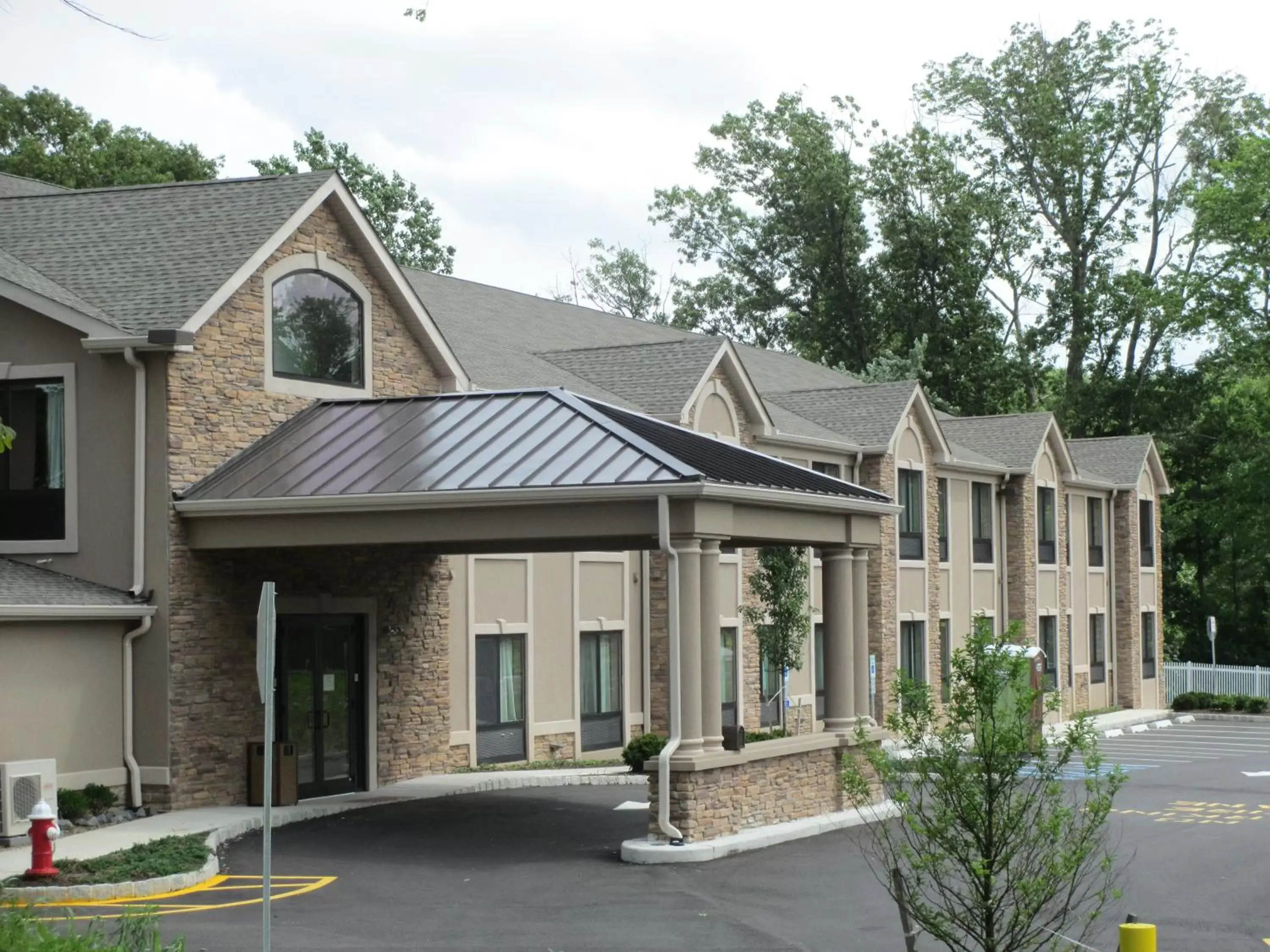Facade/entrance, Property Building in Red Carpet Inn and Suites Monmouth Junction