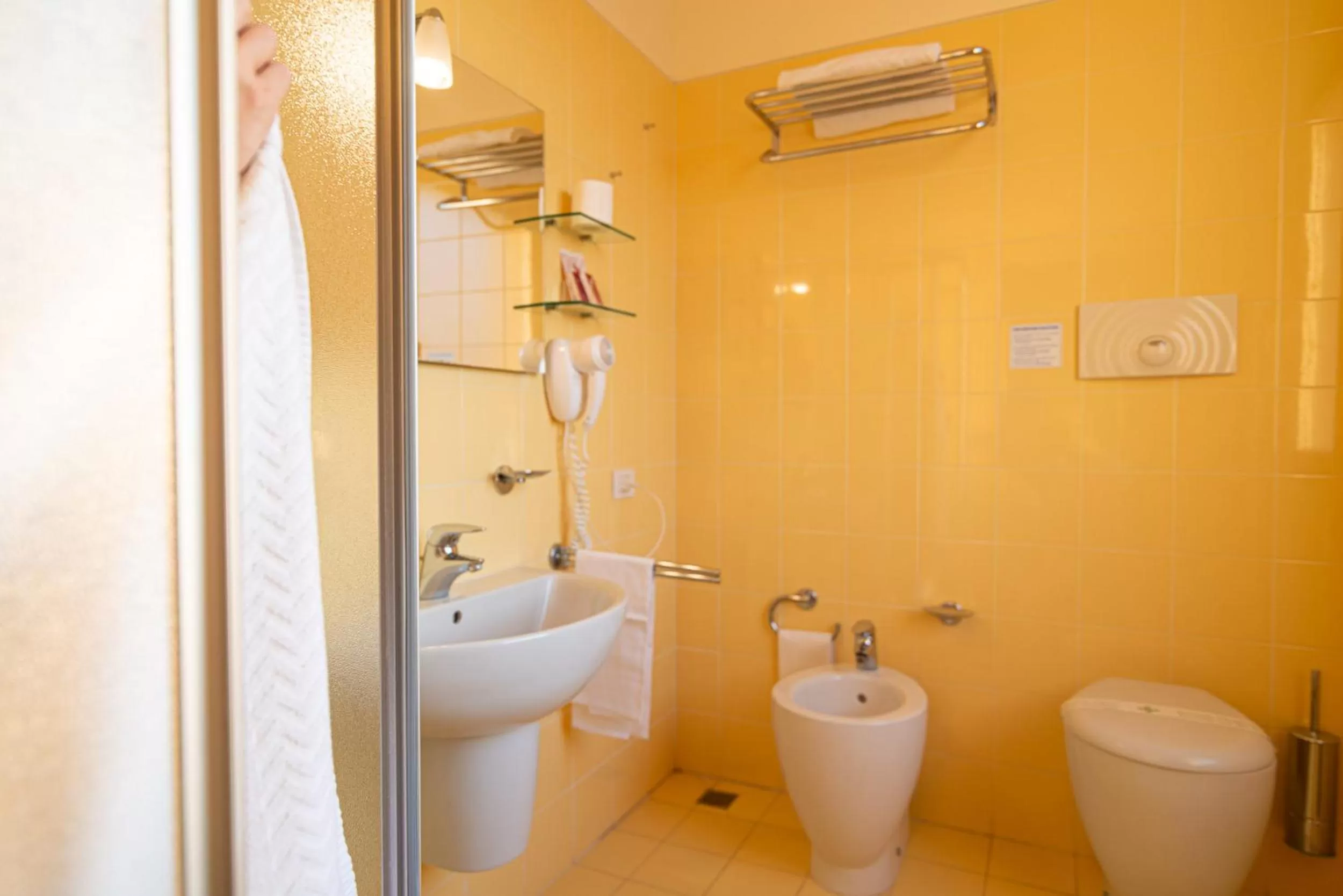 Bathroom in Hotel Mirandola