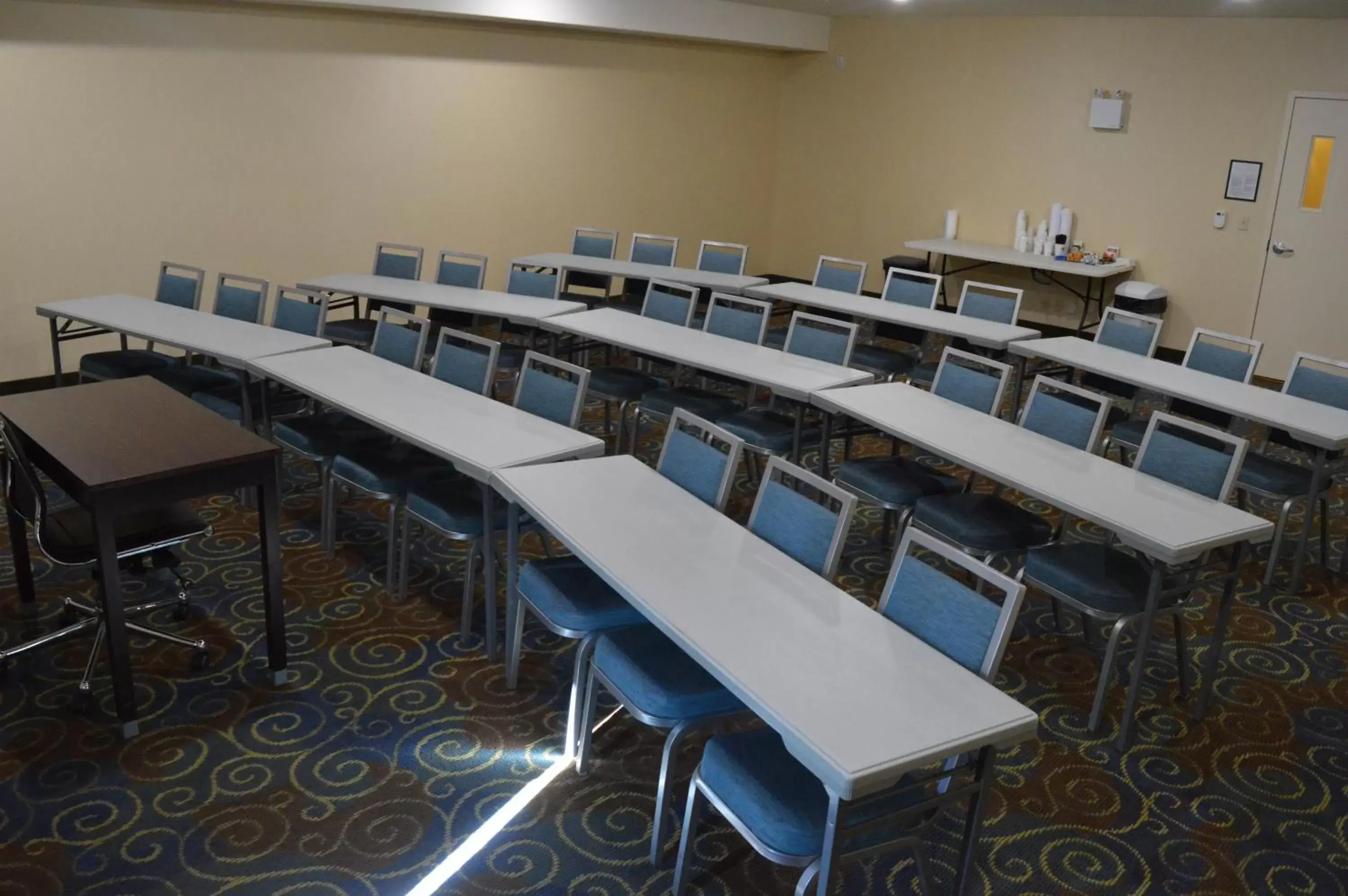 Meeting/conference room in Holiday Inn Express Yorkton East, an IHG Hotel