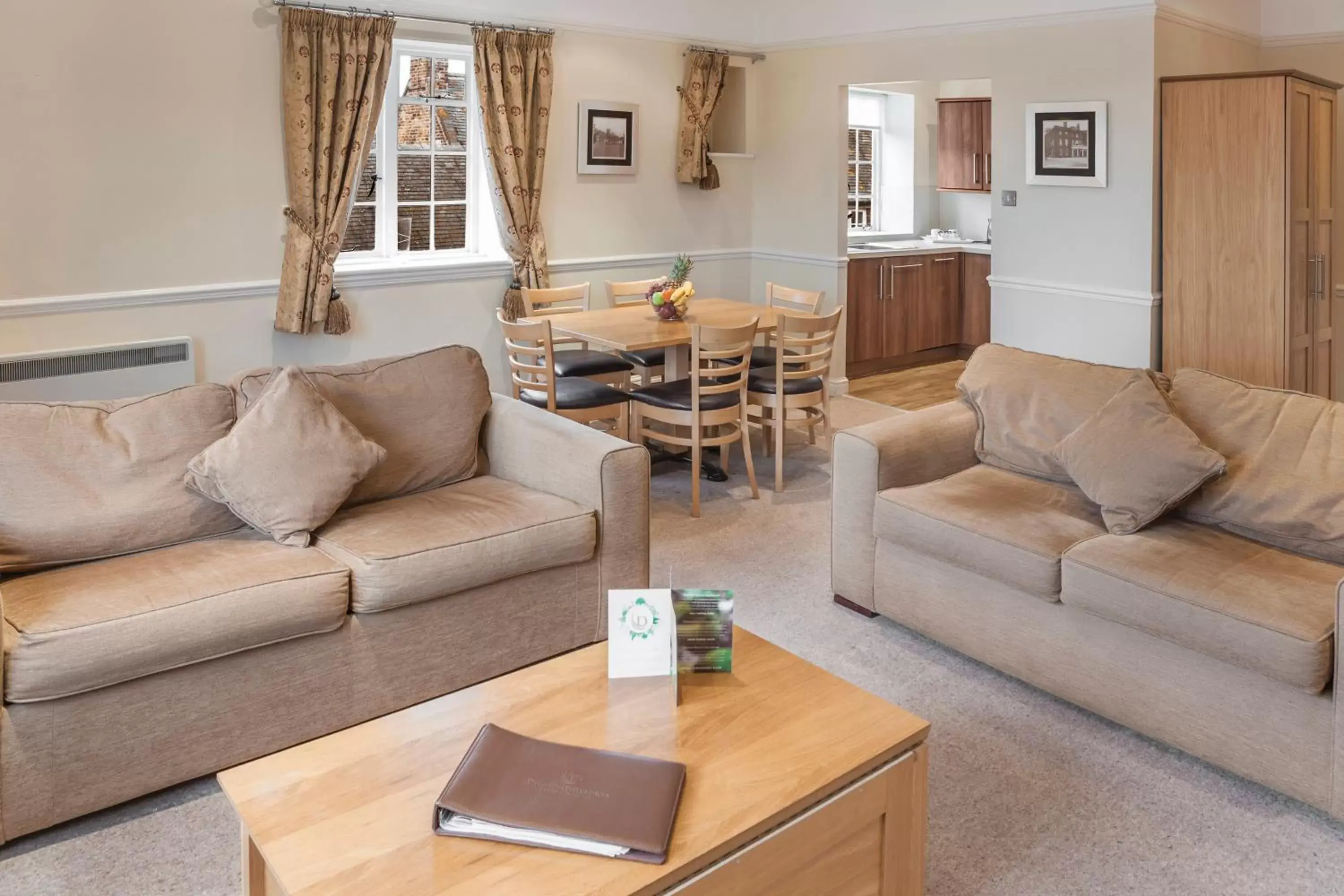 Kitchen or kitchenette, Seating Area in Wychnor Park Country Club