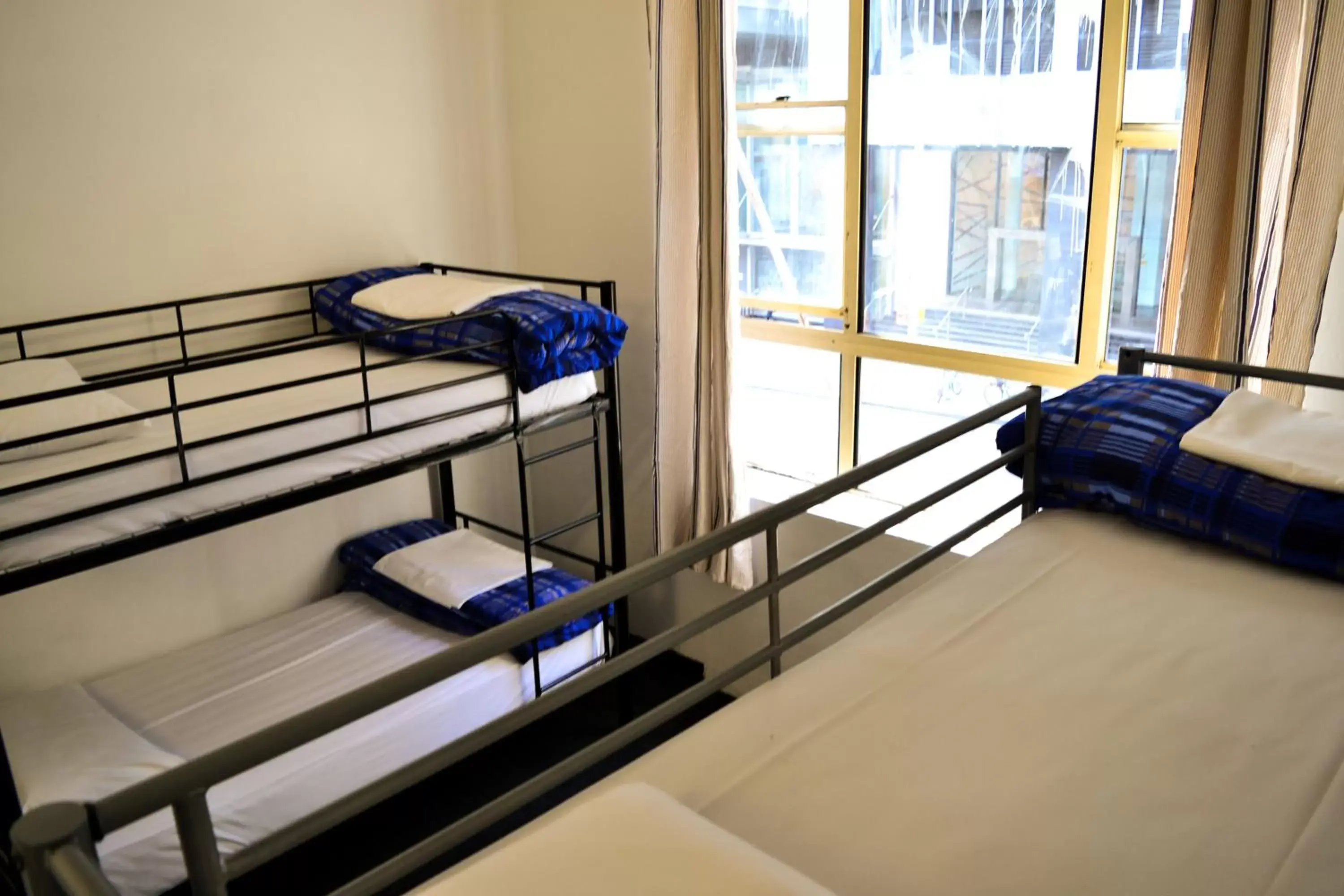 Bedroom, Bed in Maze Backpackers - Sydney Bedroom, Bed in Maze Backpackers - Sydney