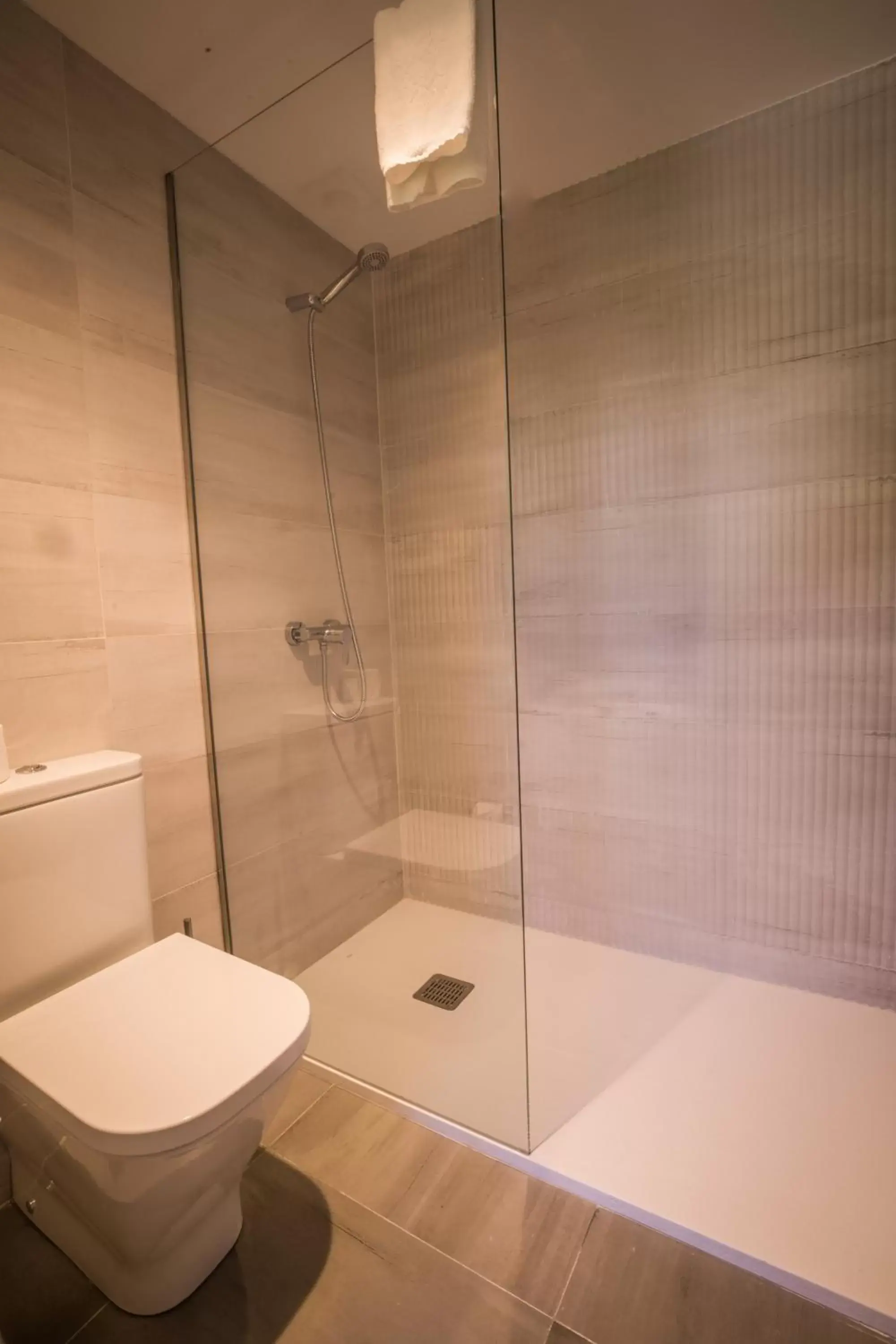 Shower, Bathroom in Pombal Rooms Santiago