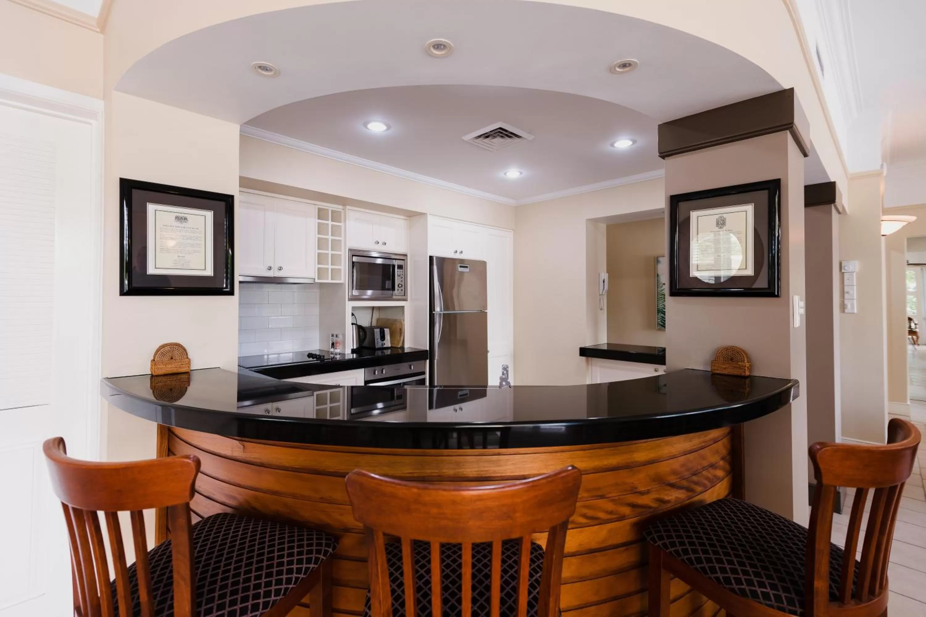 Kitchen or kitchenette in Villa Beach Palm Cove