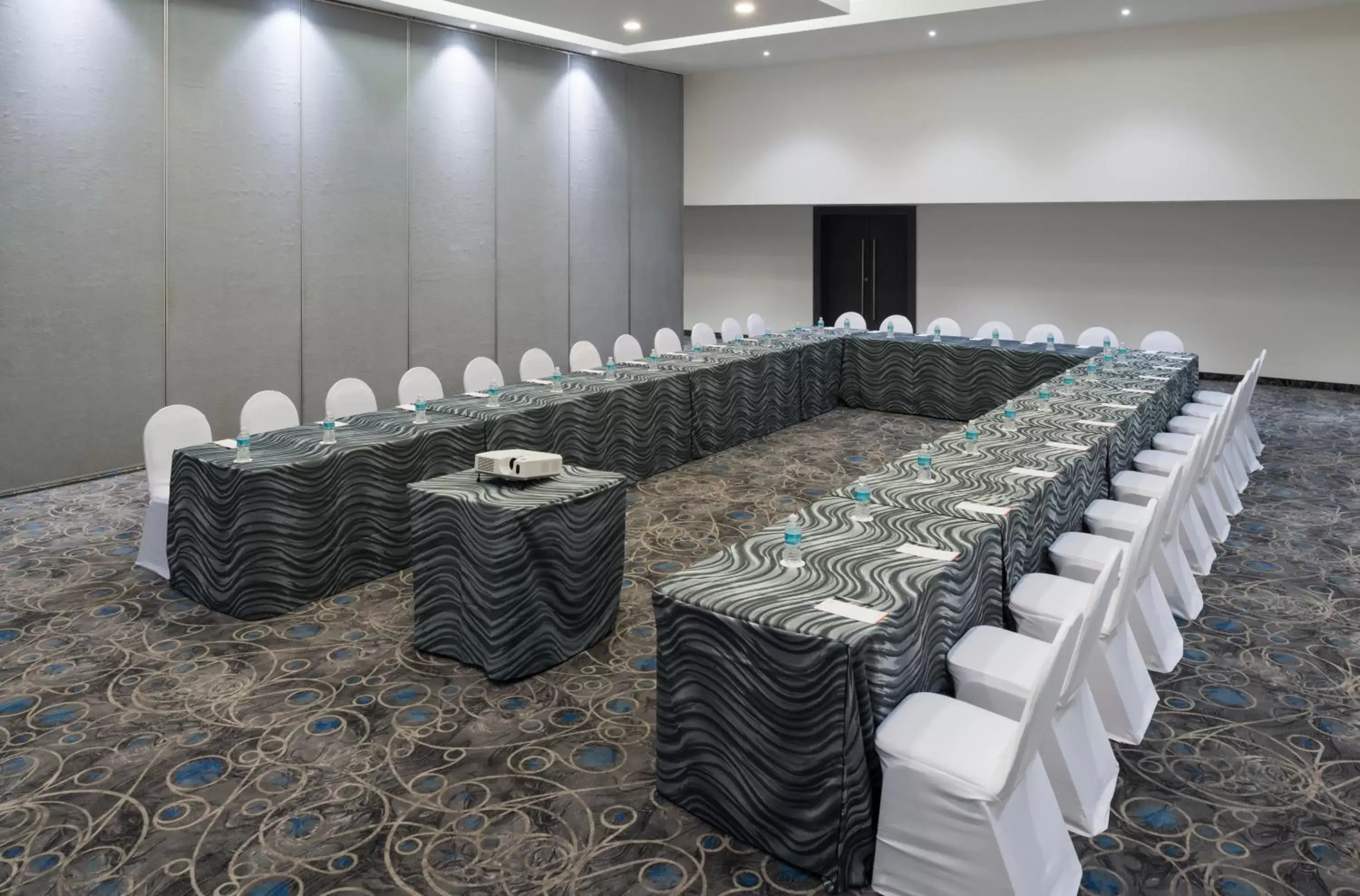 Meeting/conference room in Real Inn Tijuana by Camino Real Hotels