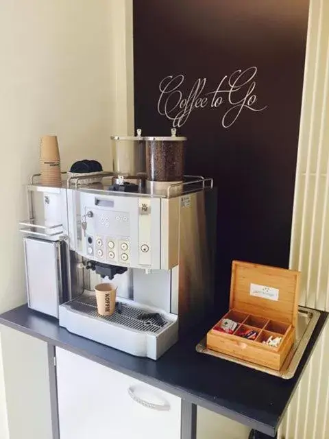 Coffee/tea facilities, Kitchen/Kitchenette in Best Western Hotel Slenaken