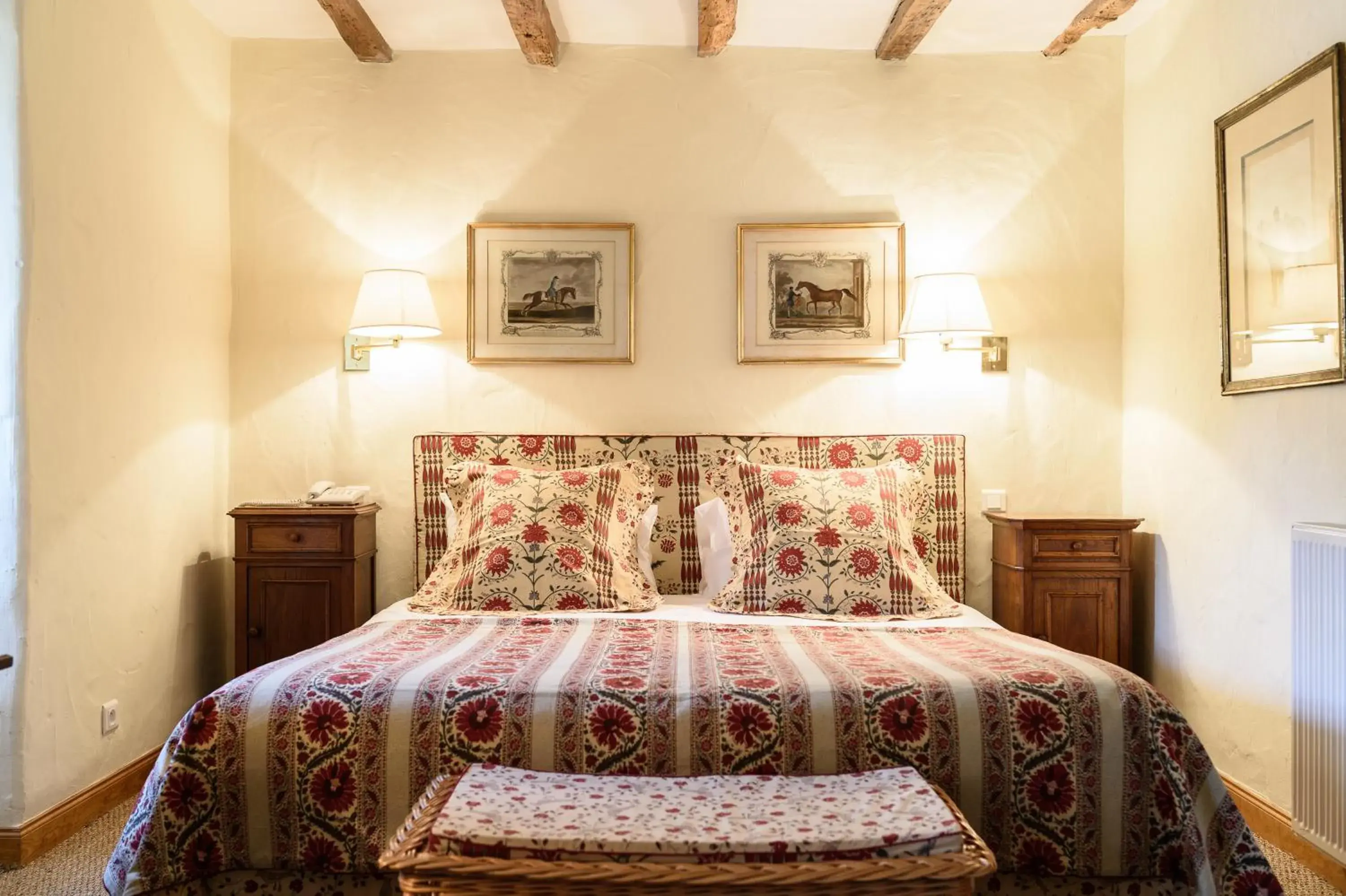 Bed in Arraya - Les Collectionneurs