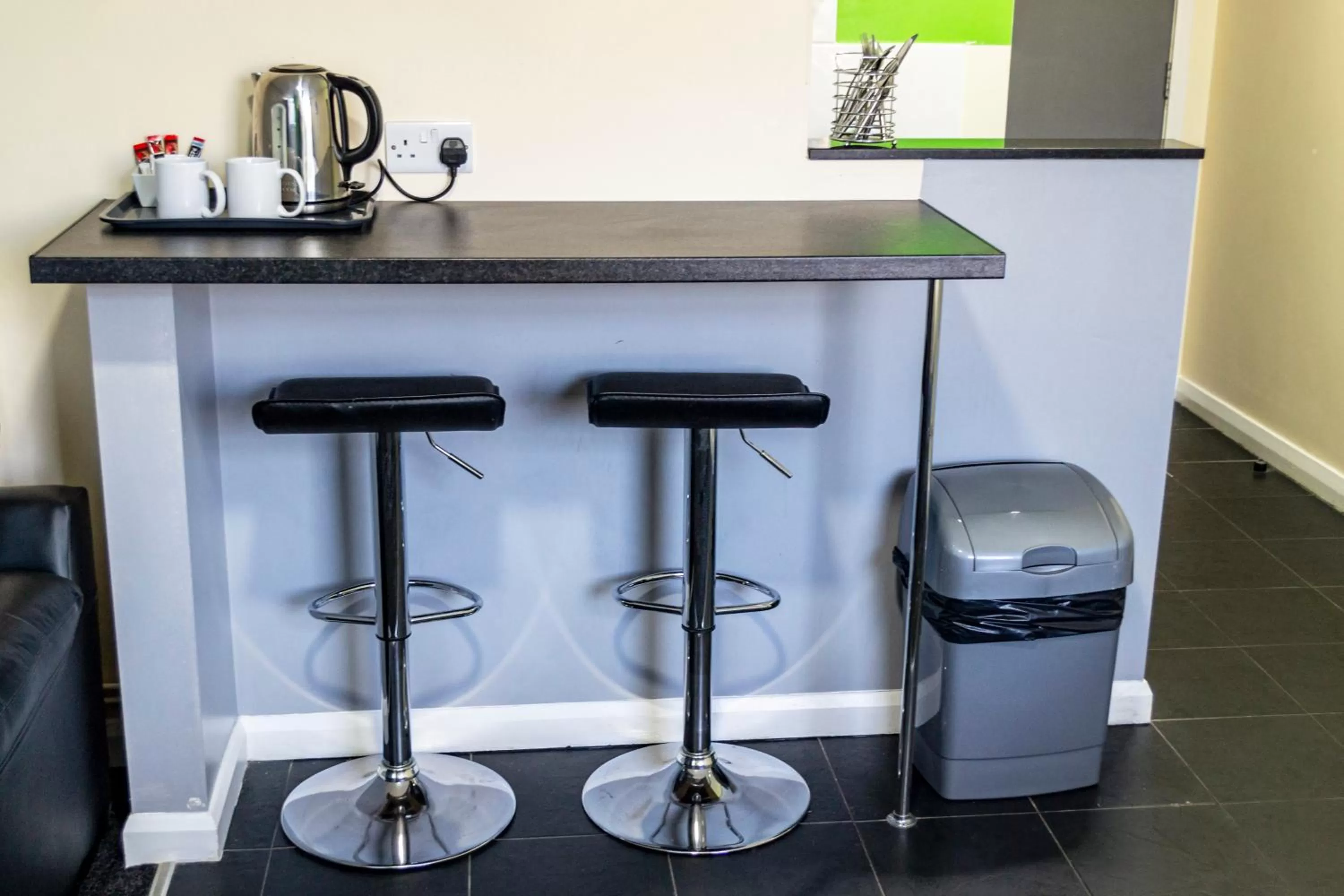 Coffee/tea facilities in Lymedale Suites Studios & Aparthotel in NEWCASTLE UNDER LYME & STOKE