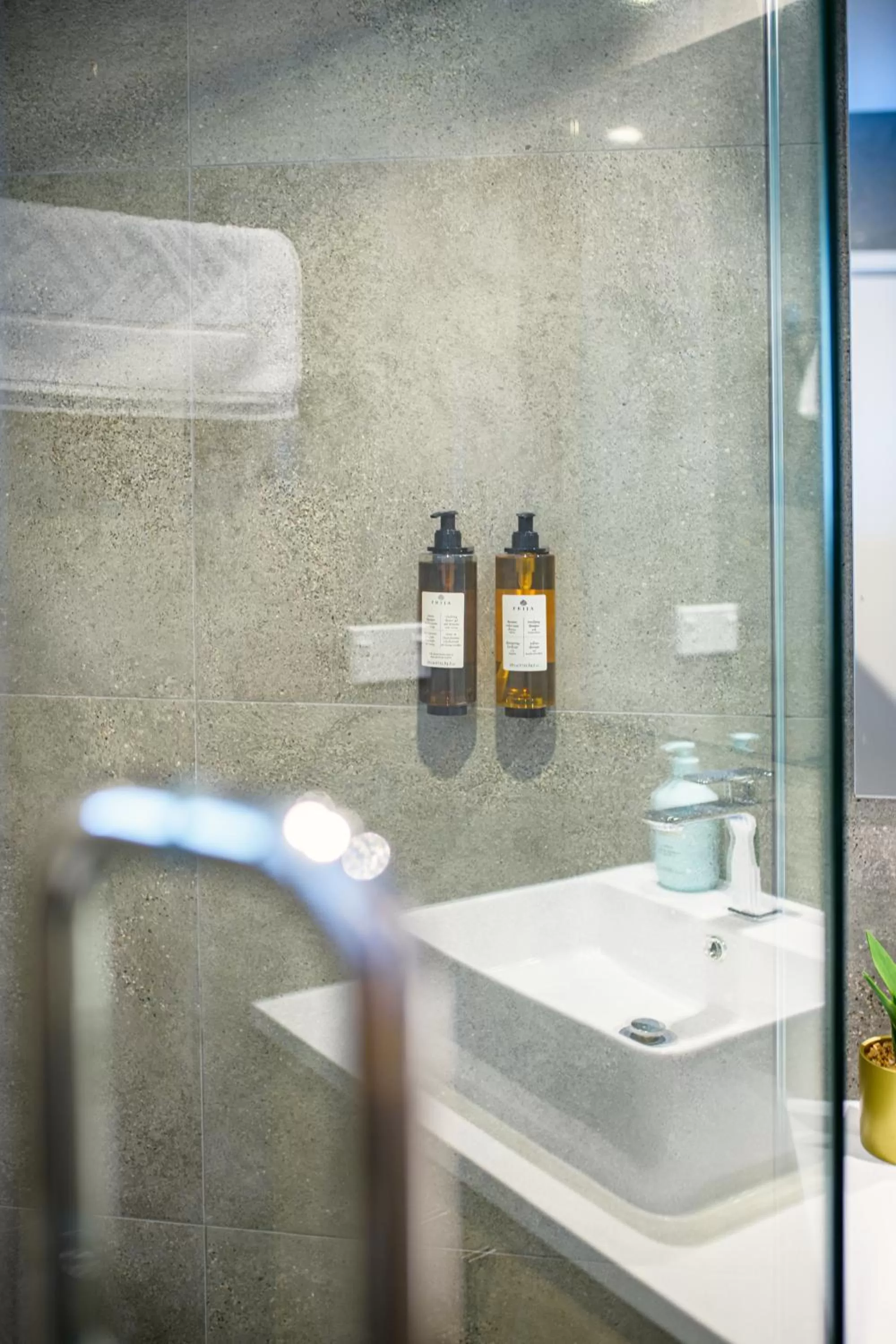 Bathroom in Takapuna International Motor Lodge