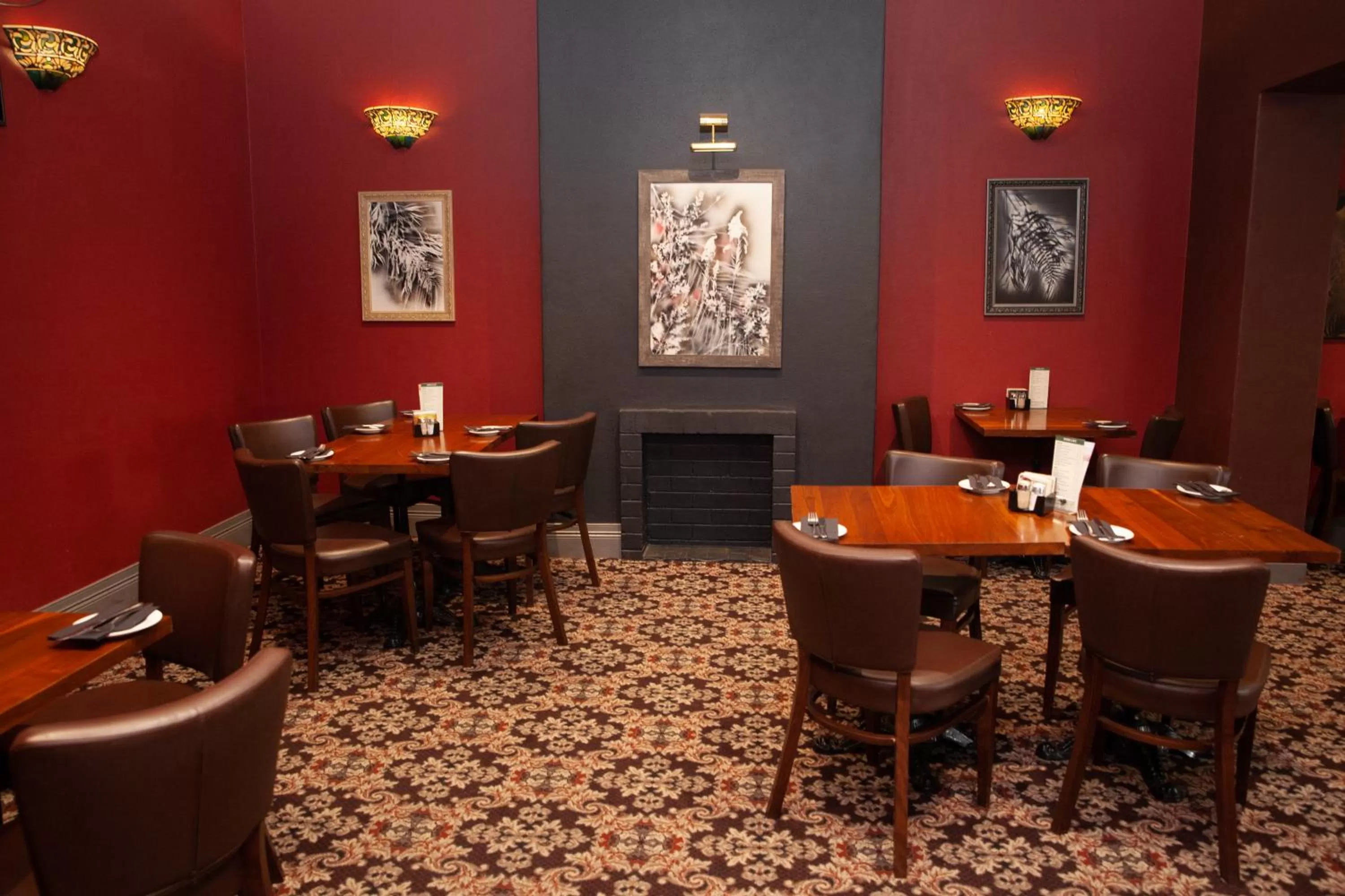 Restaurant/places to eat in Royal Hotel Singleton